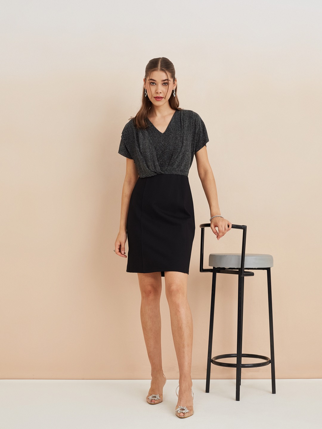 Latin Quarters Women'S Black V-Neck Cap Sleeves Solid Party Bodycon Dress