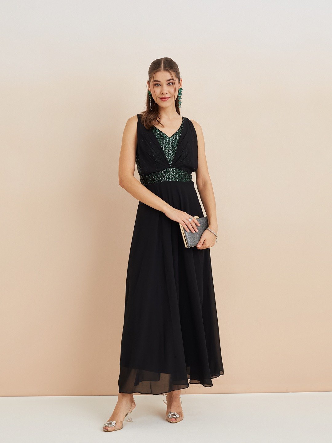 Latin Quarters Women'S Black V-Neck Sleeveless Solid Party A-Line Dress