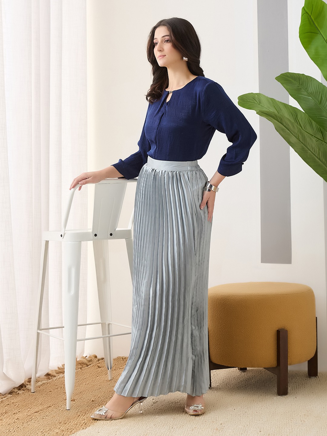 Latin Quarters Women'S Blue Solid Top