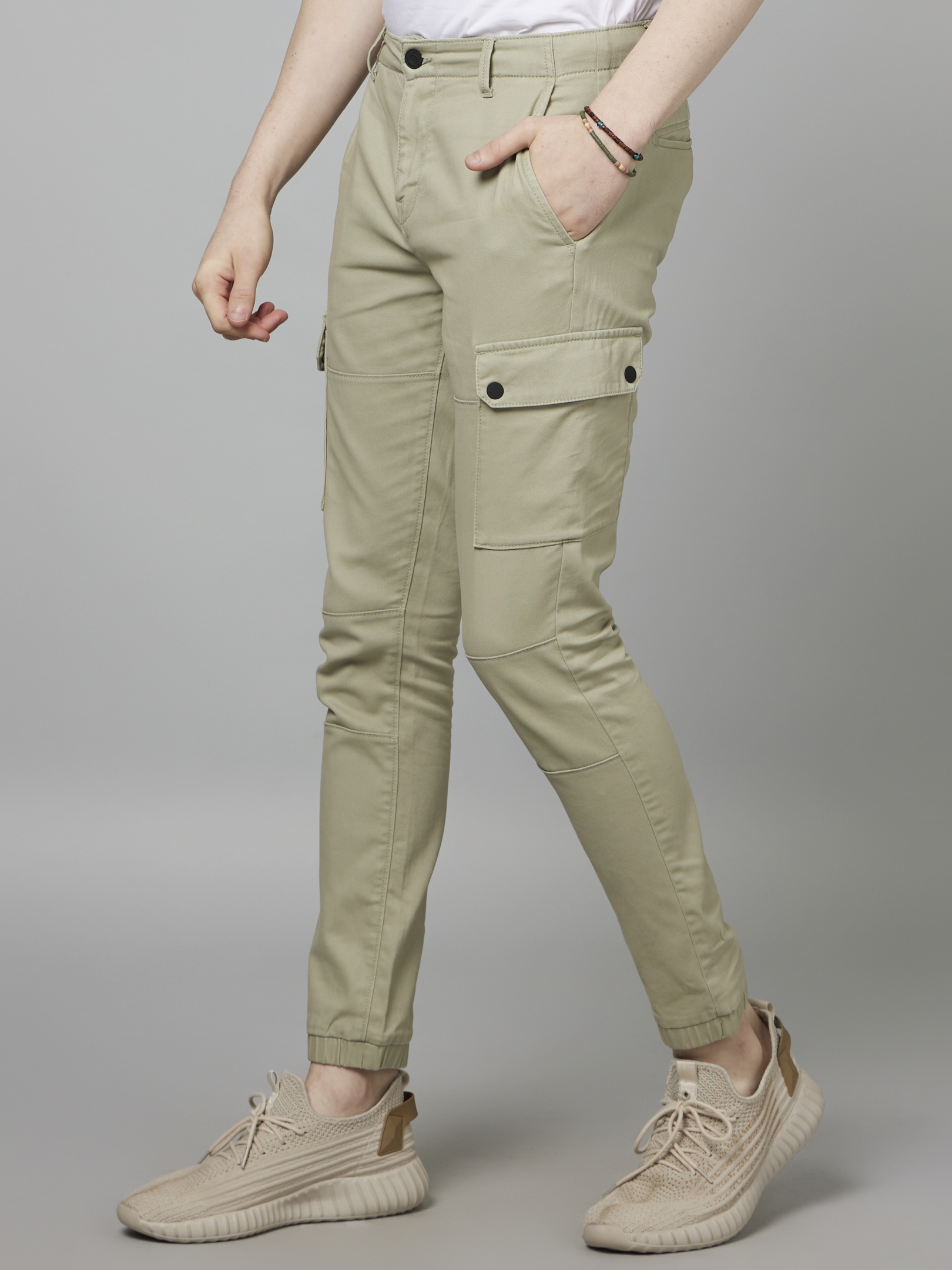 Men's Green Cotton Blend Solid Trousers