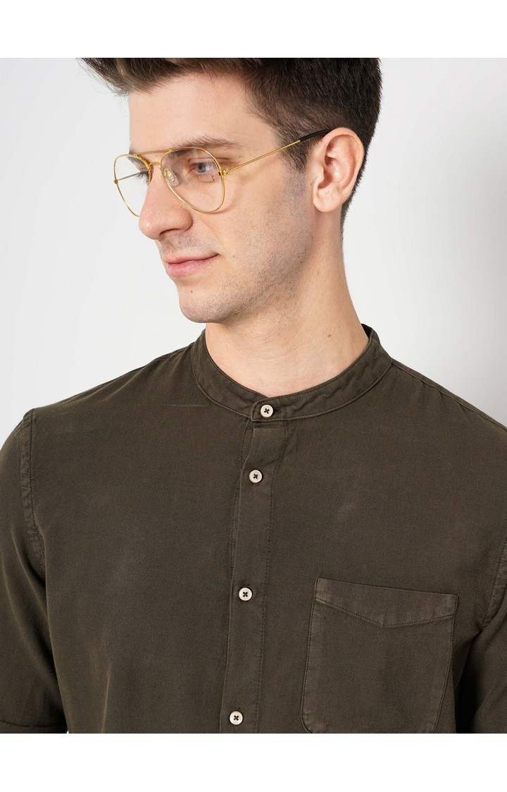 Men's Green Solid Casual Shirts