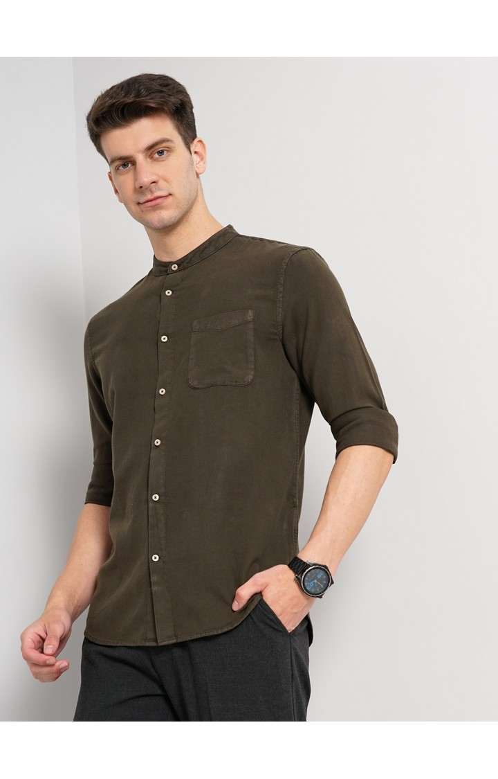 Men's Green Solid Casual Shirts