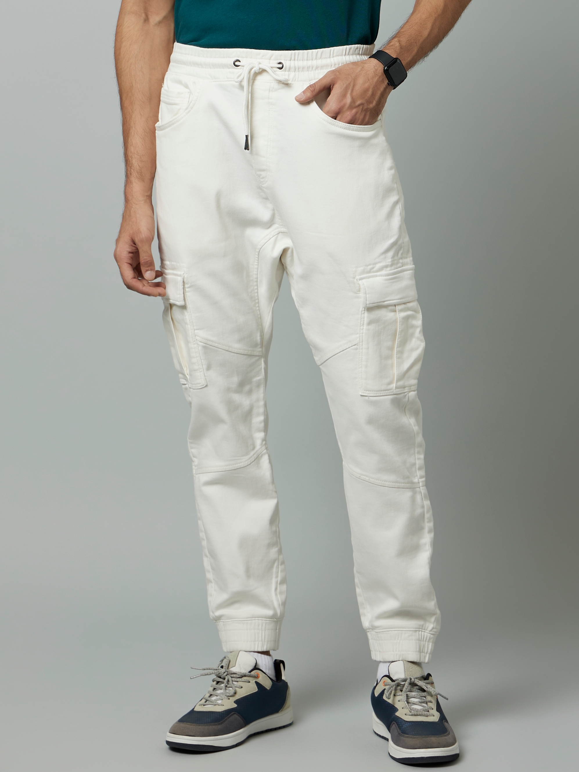 Celio Men Beige Solid Loose Fit Cotton Cargo Casual Trouser