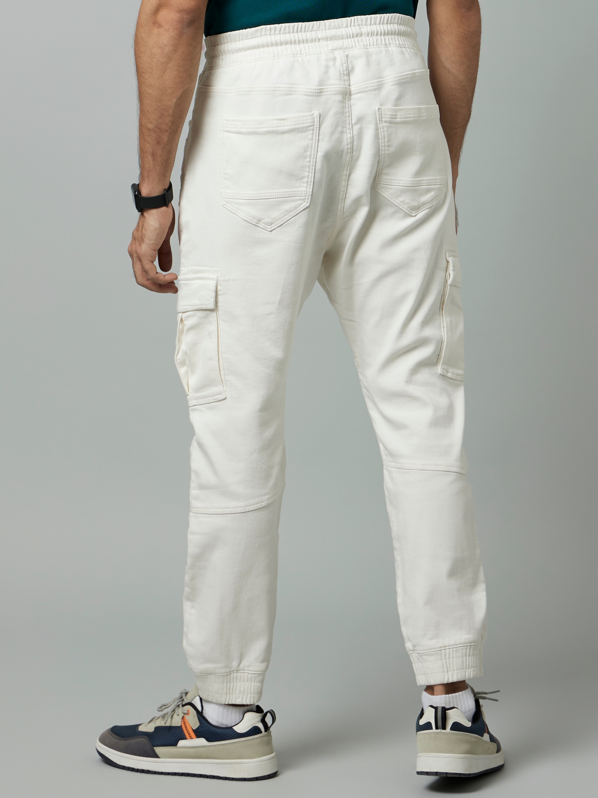 Celio Men Beige Solid Loose Fit Cotton Cargo Casual Trouser
