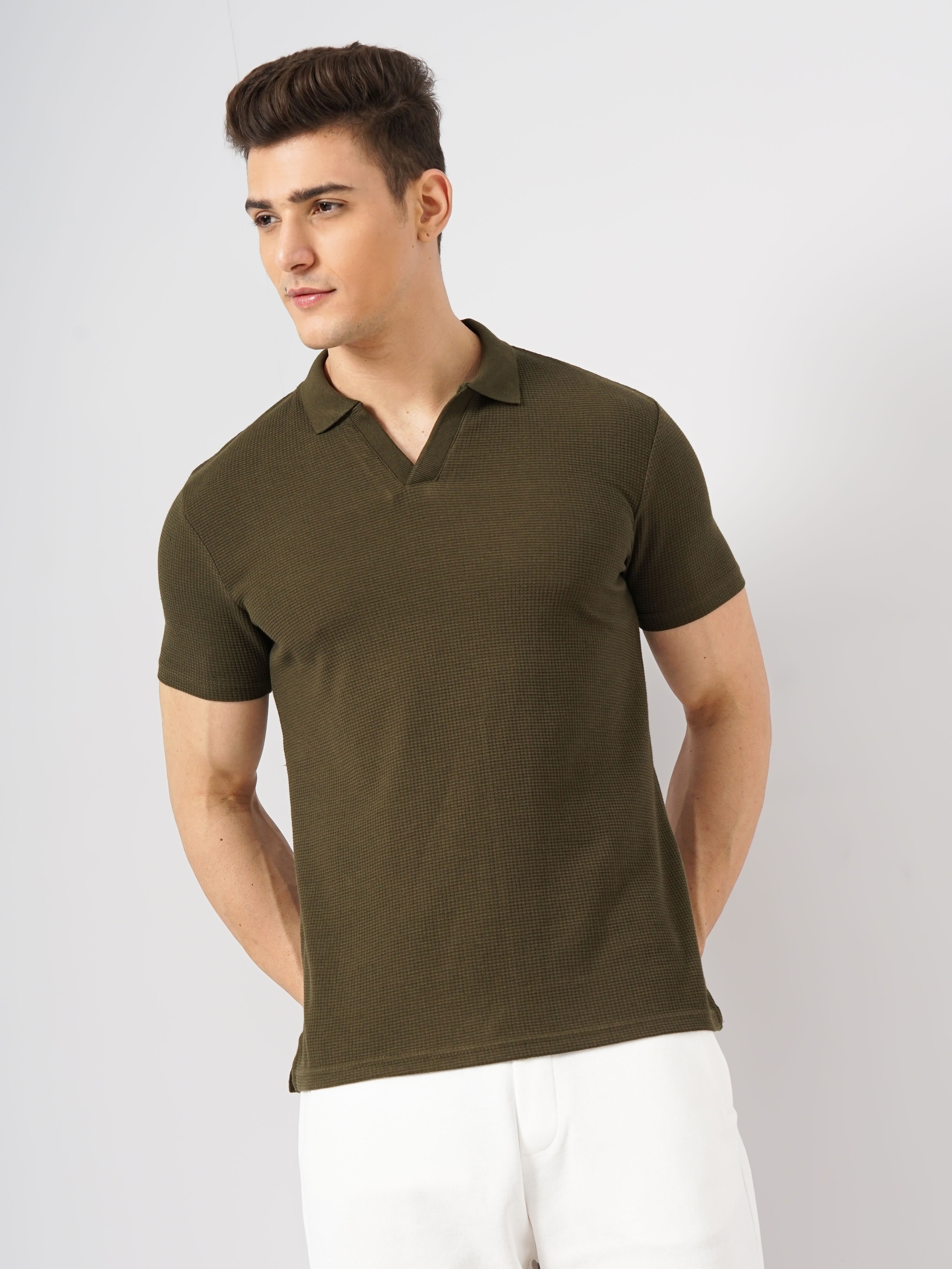 Celio Men Olive Solid Regular Fit Cotton Structured Tshirts