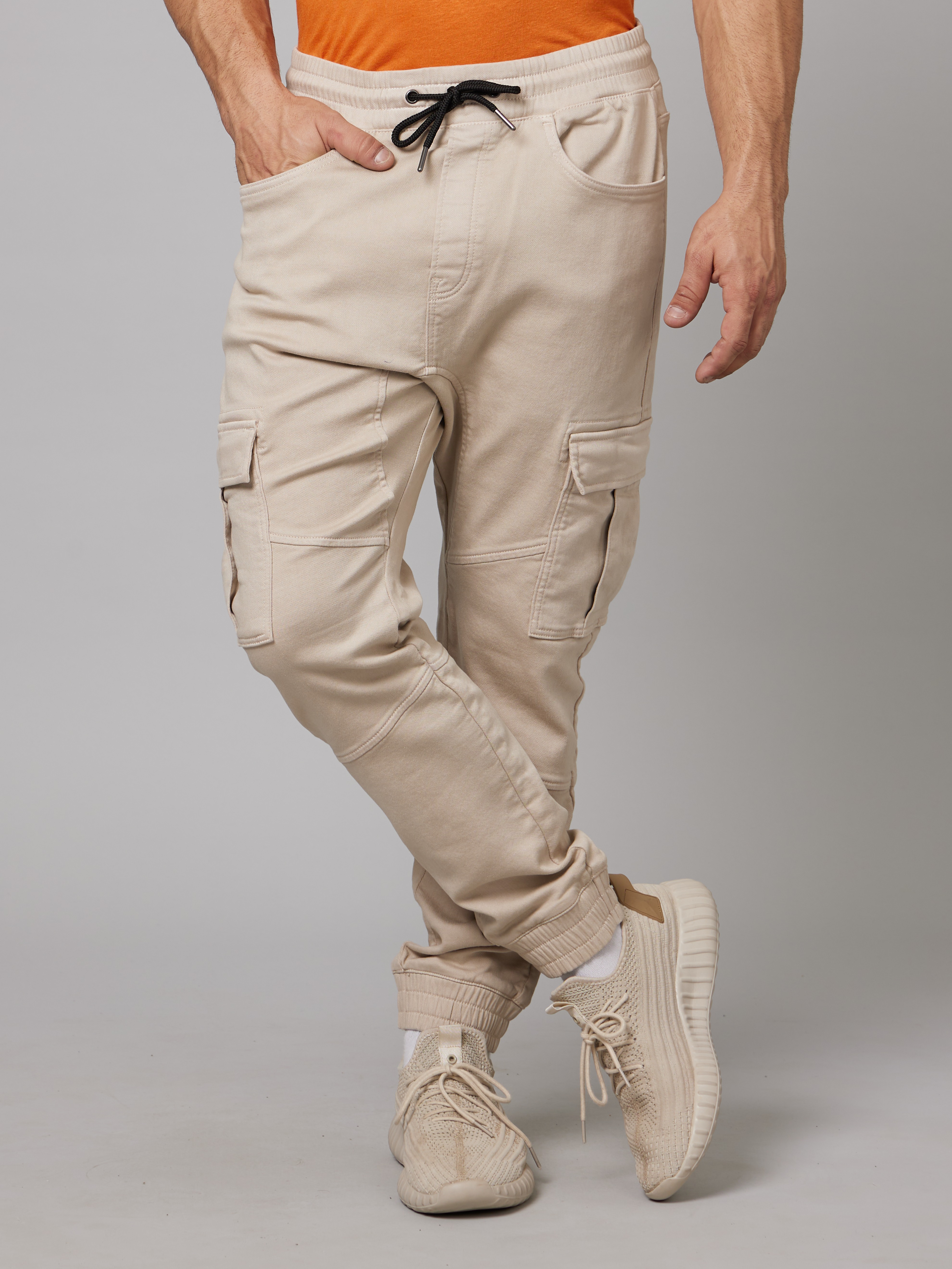 Celio Men Beige Solid Slim Fit Cotton Cargo Jeans