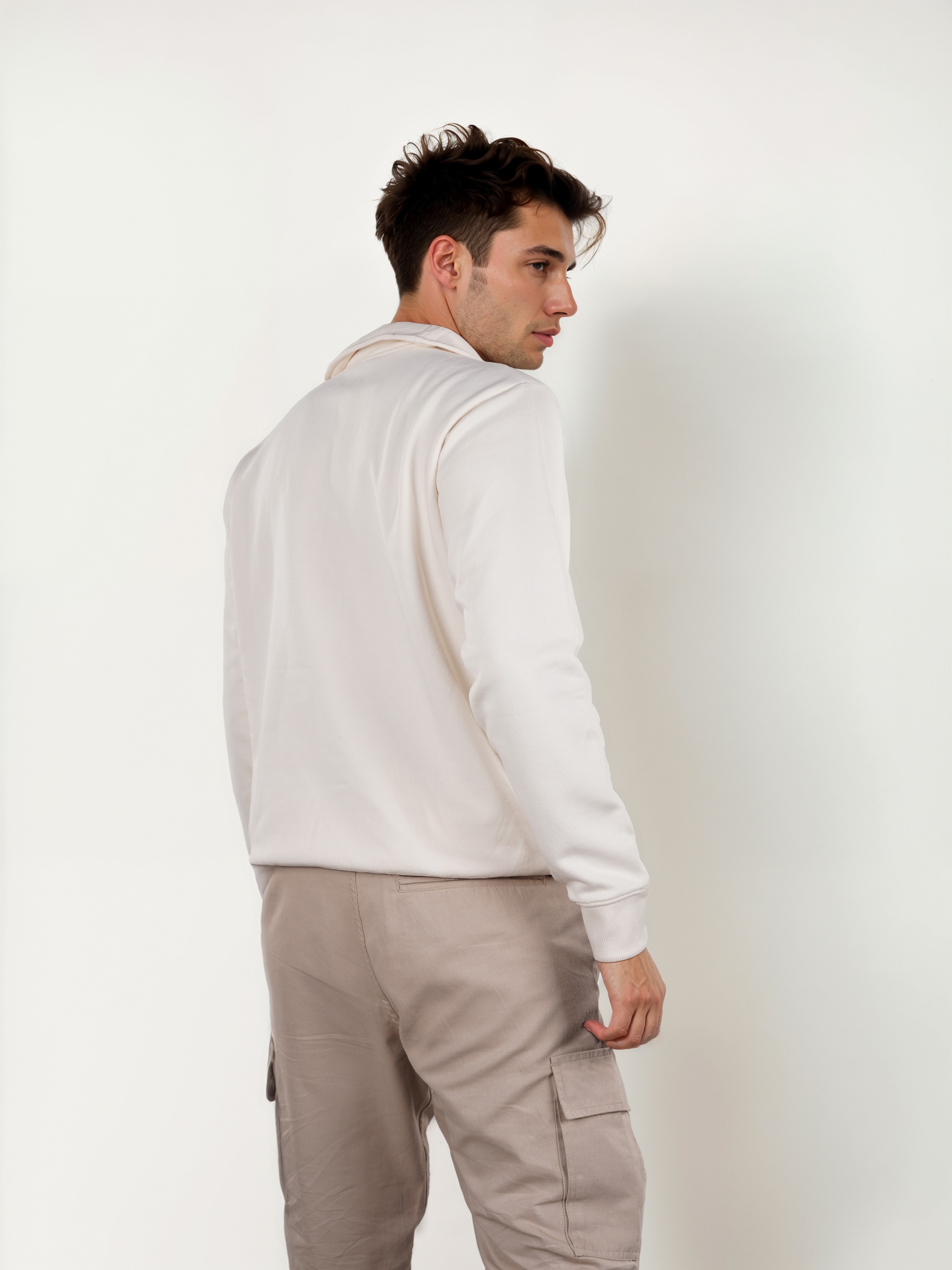 Celio Men White Solid Regular Fit Cotton olid Sweatshirts