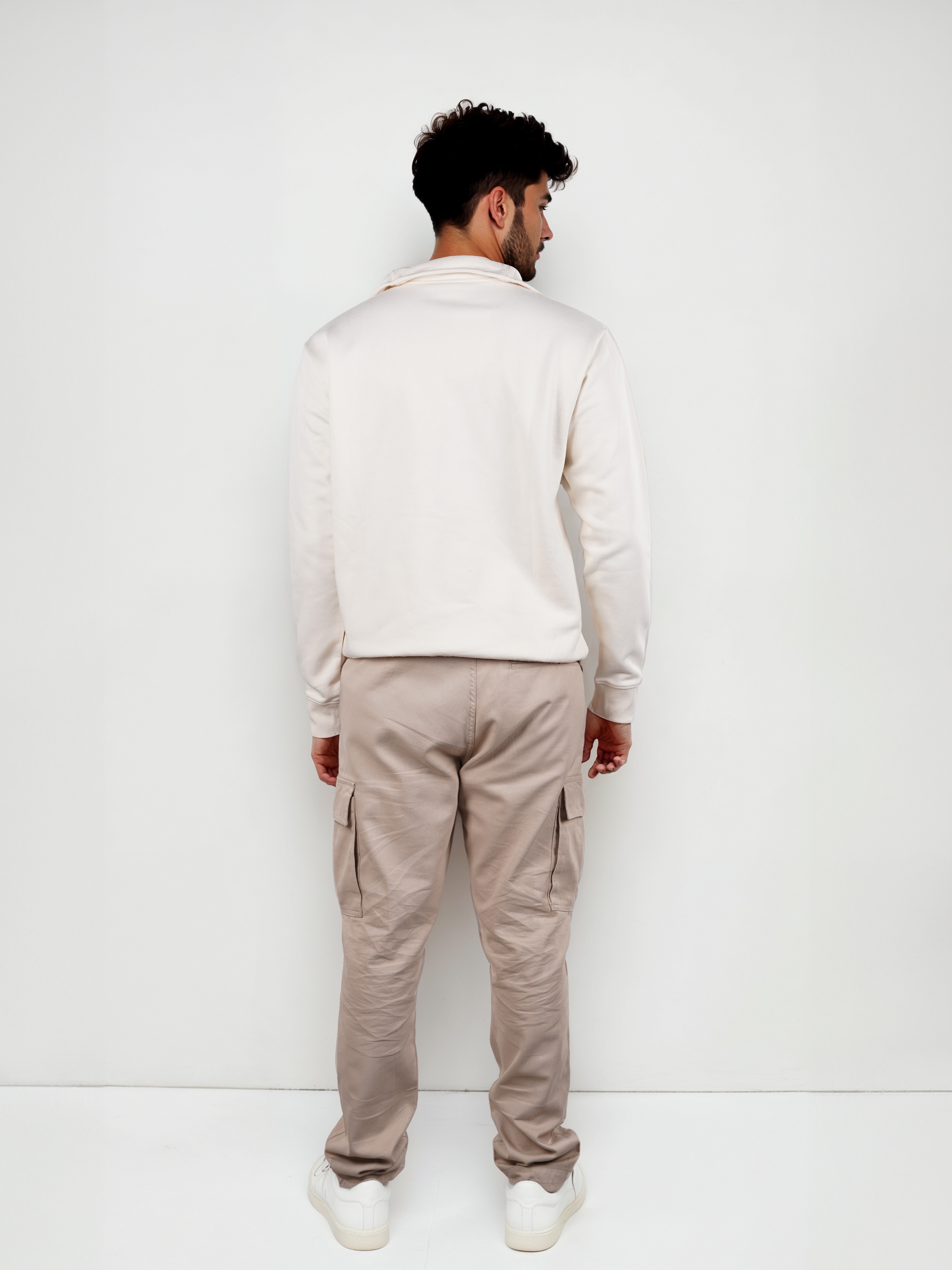 Celio Men White Solid Regular Fit Cotton olid Sweatshirts
