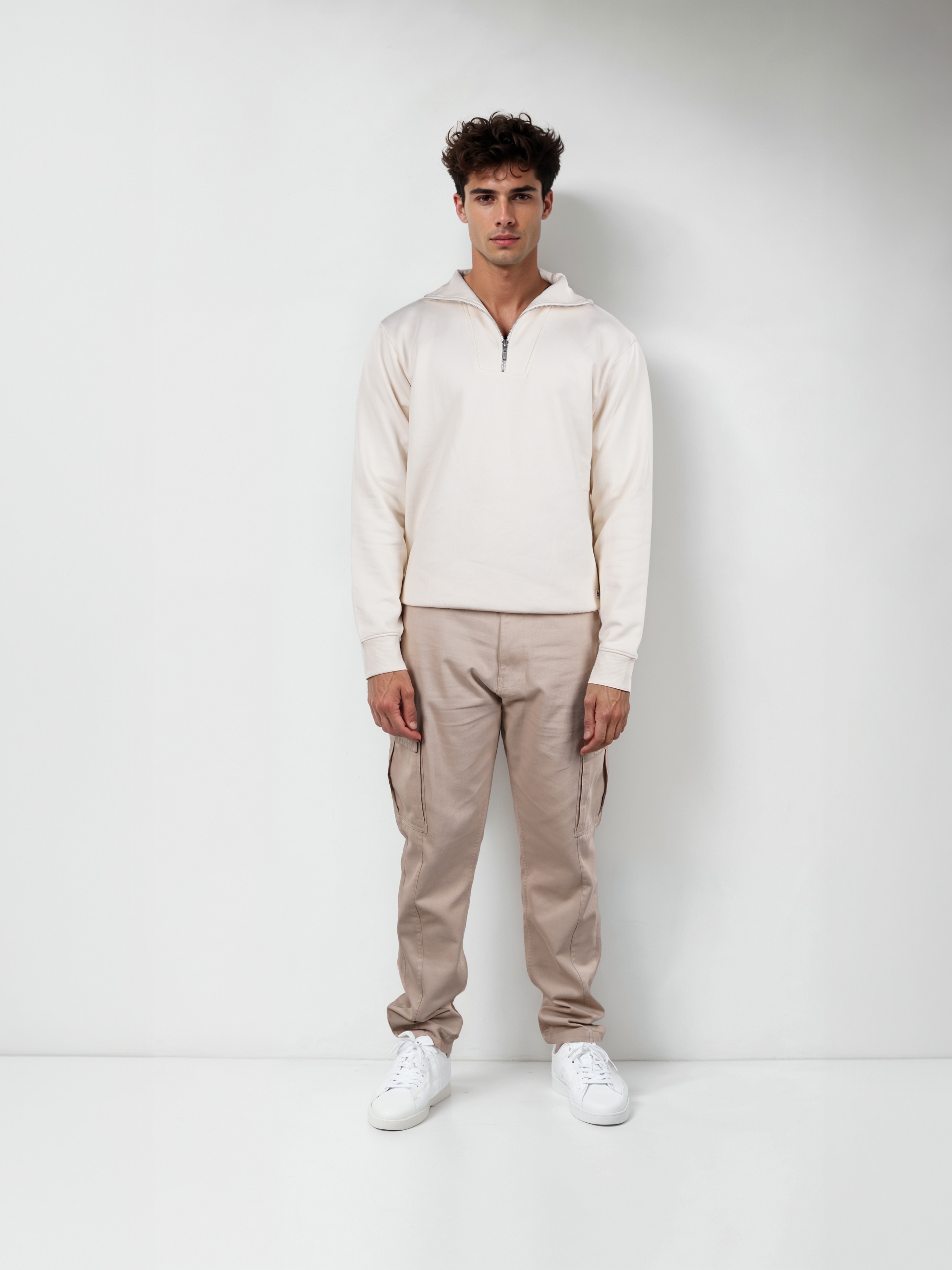 Celio Men White Solid Regular Fit Cotton olid Sweatshirts