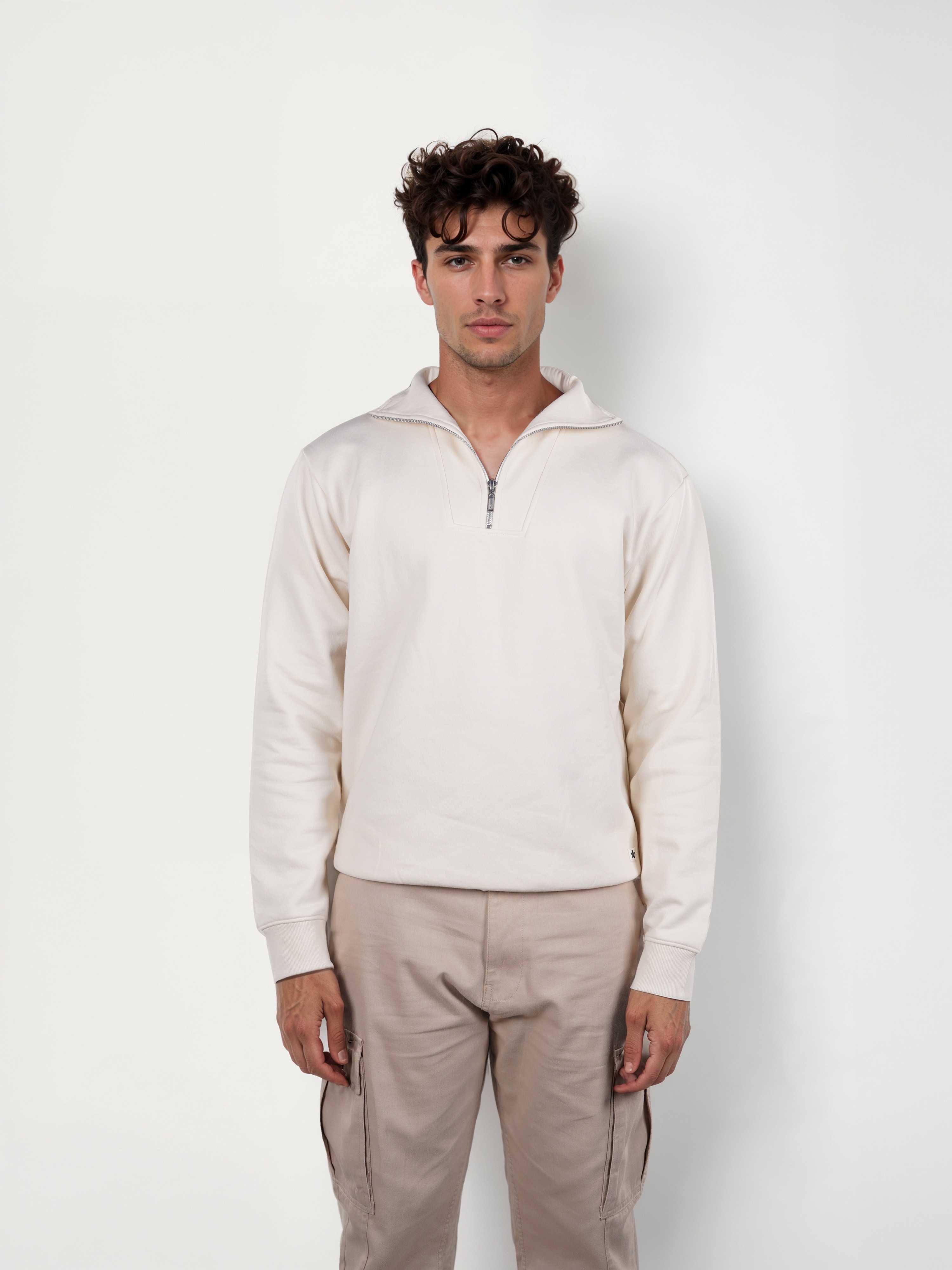 Celio Men White Solid Regular Fit Cotton olid Sweatshirts