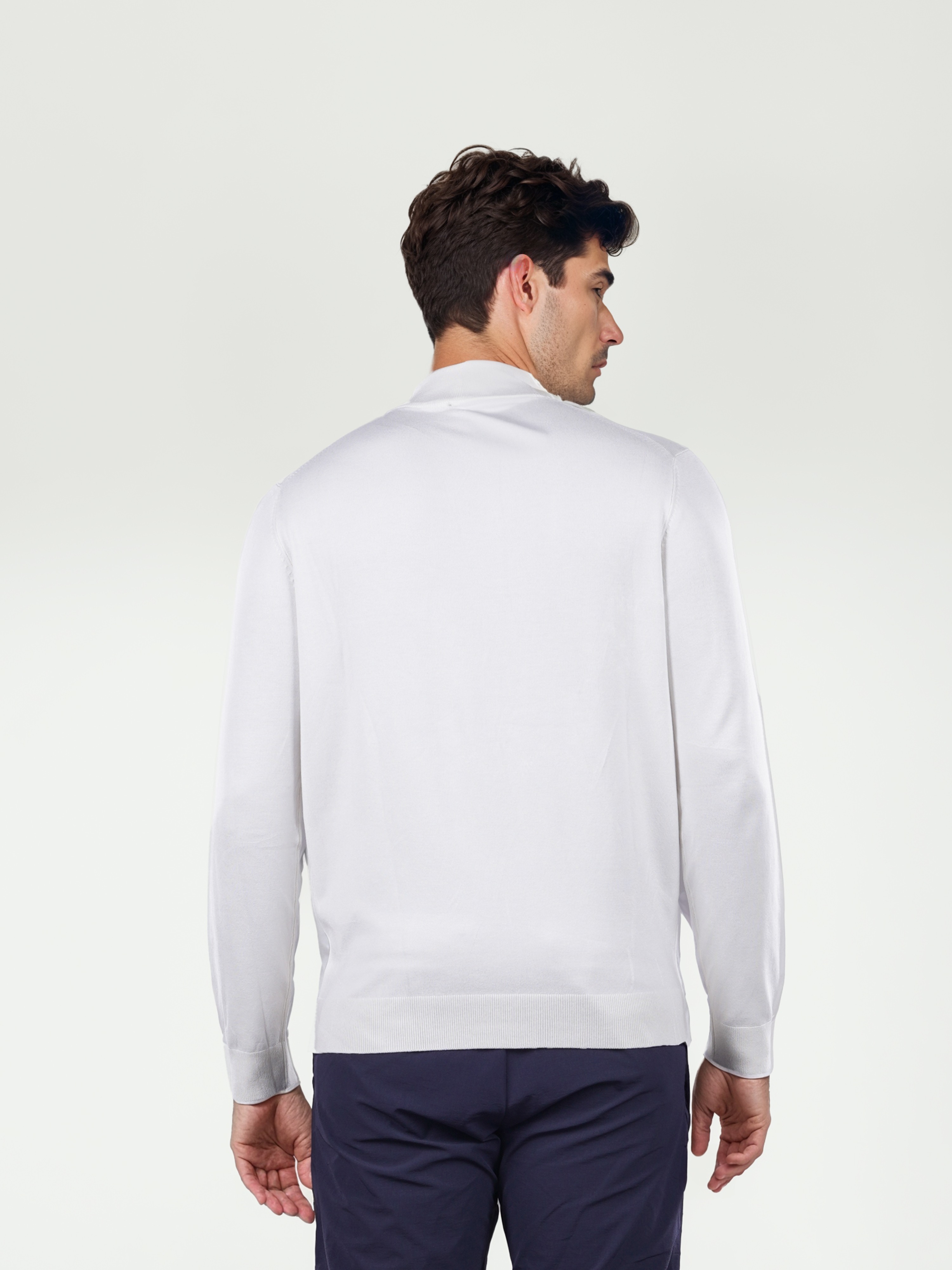 Celio Men Off White Solid Regular Fit Viscose Rayon Basic Jumper Sweater