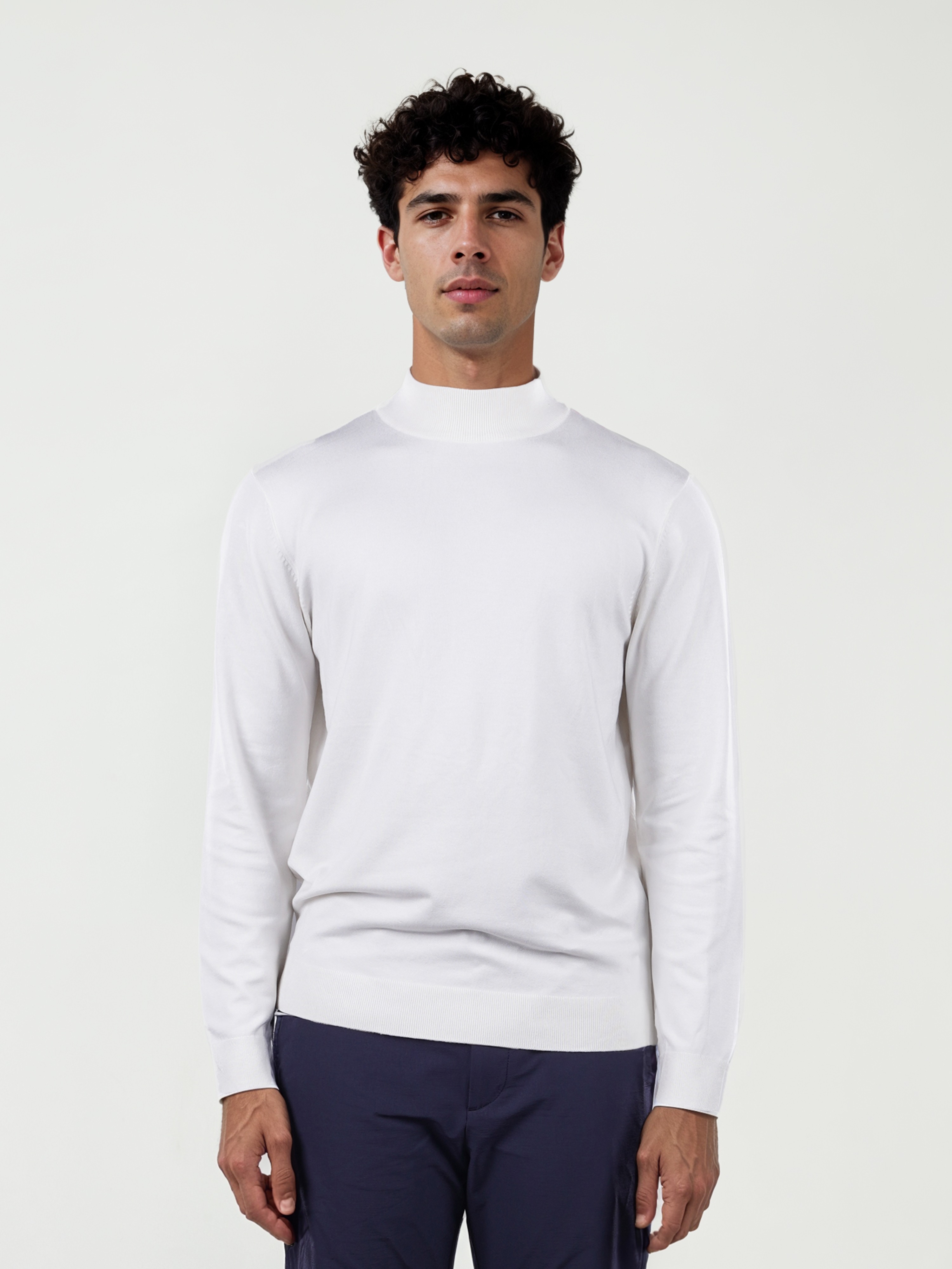 Celio Men Off White Solid Regular Fit Viscose Rayon Basic Jumper Sweater
