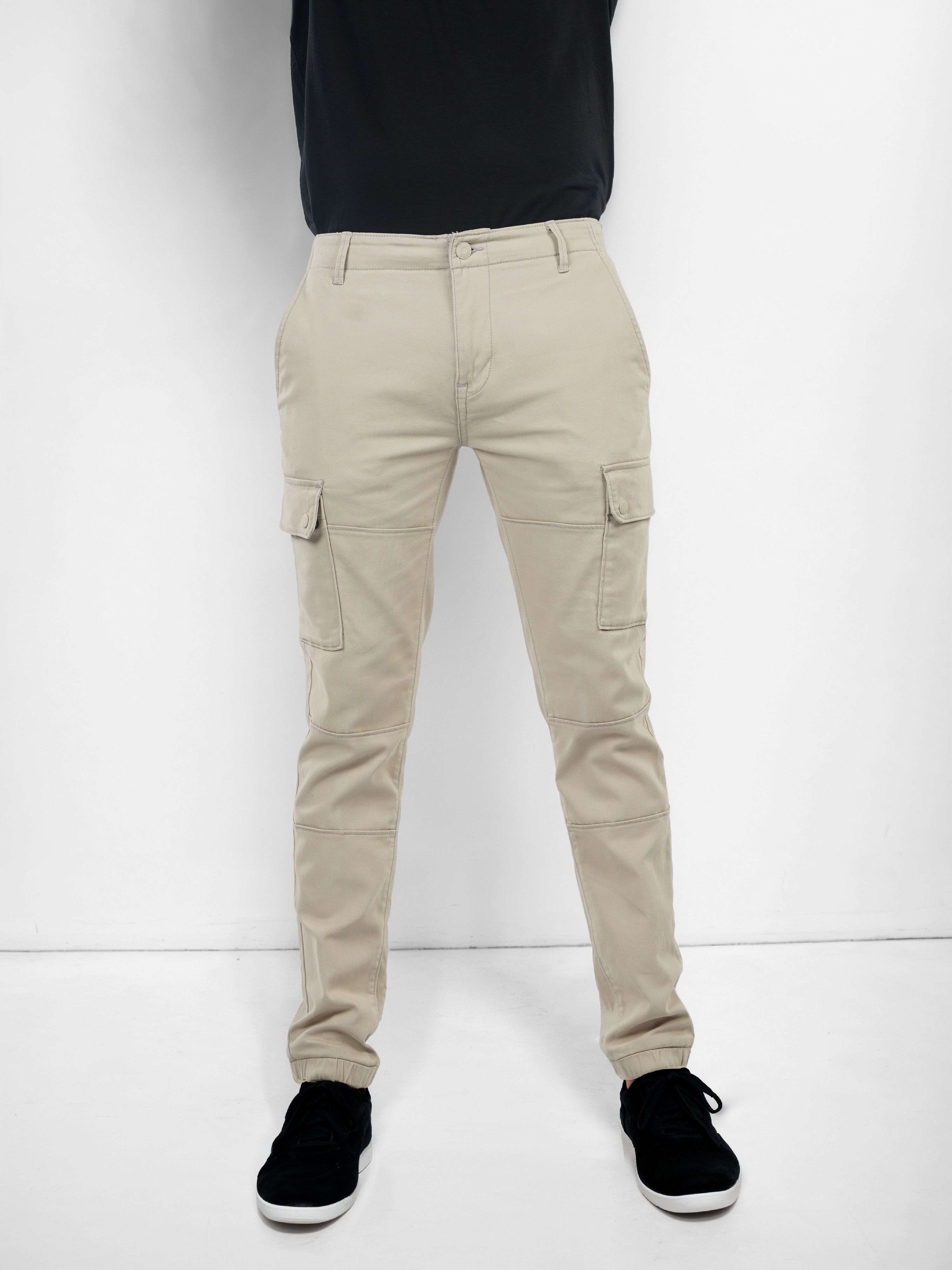 Celio Men Beige Solid Slim Fit Cotton Cargo Trousers