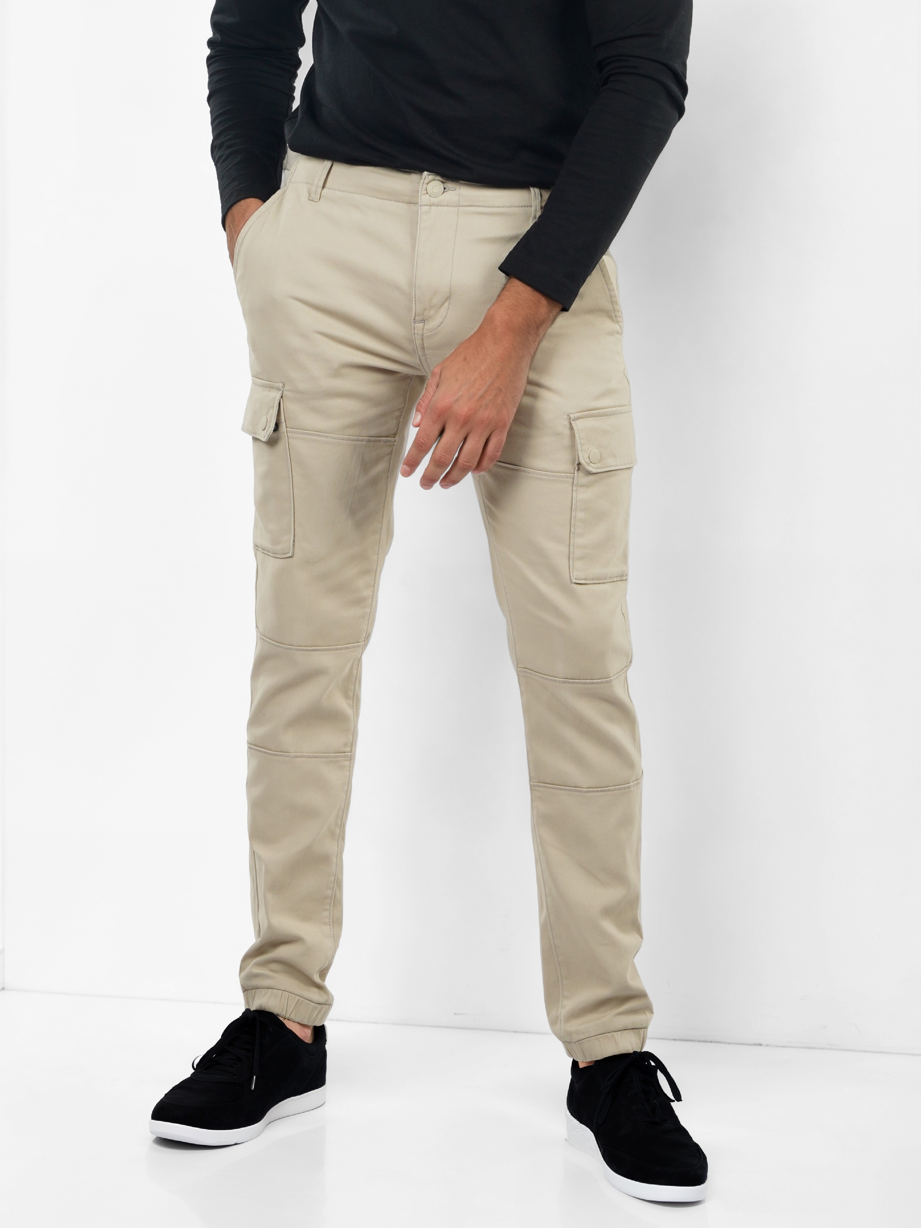 Celio Men Beige Solid Slim Fit Cotton Cargo Trousers