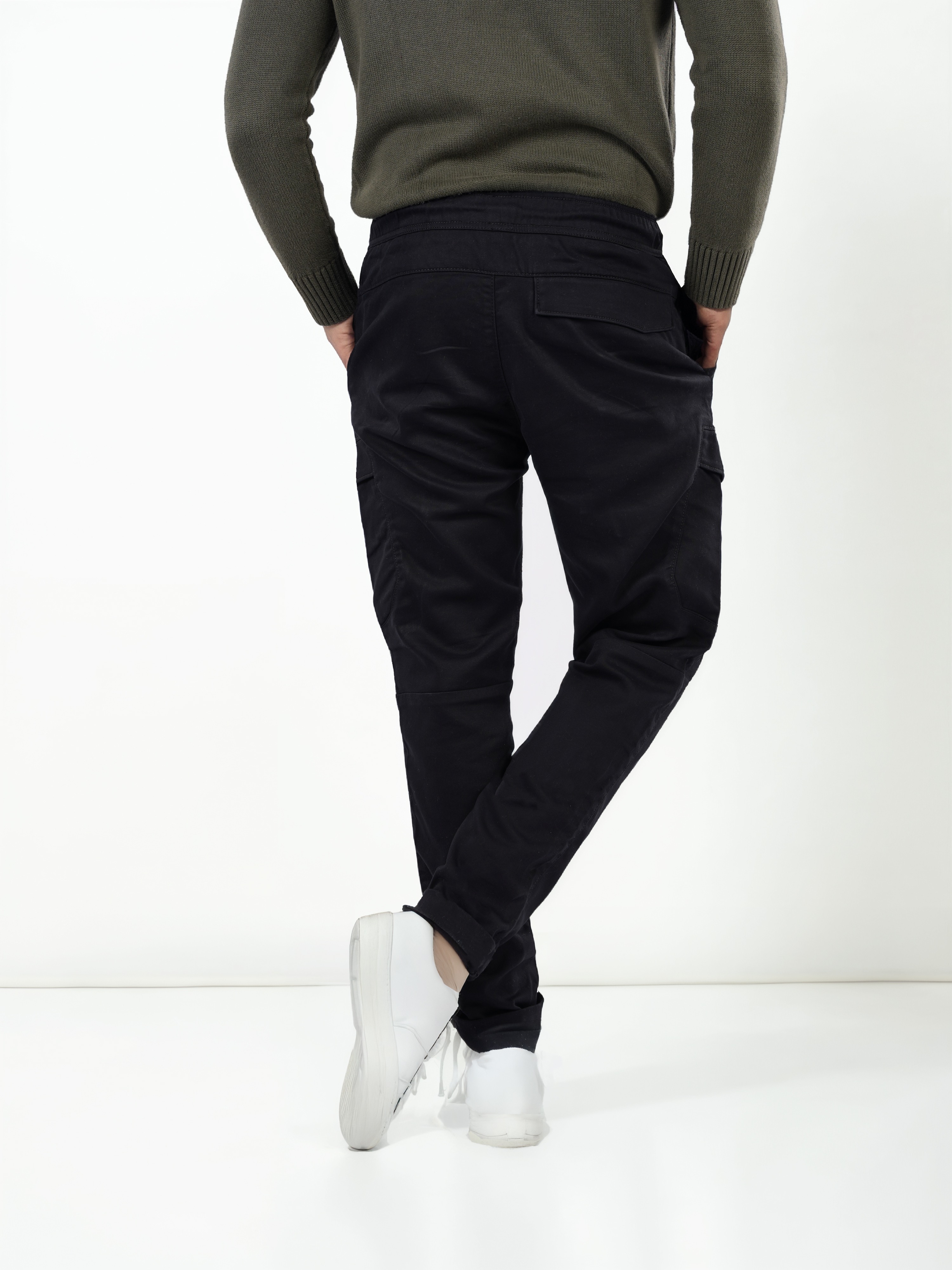 Celio Men Black Solid Slim Fit Cotton Cargo Trousers