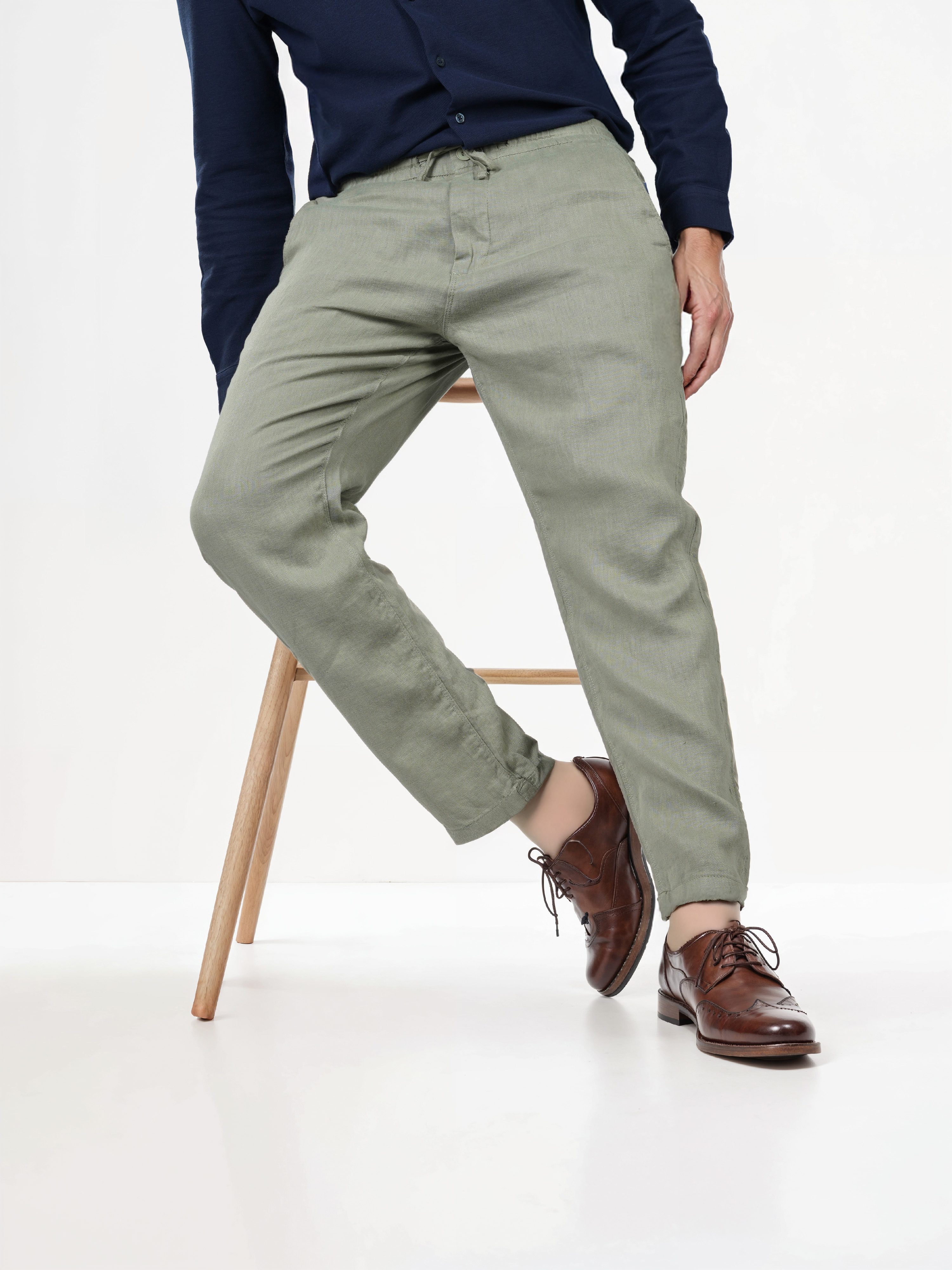 Celio Men Green Solid Straight Fit Linen Trousers