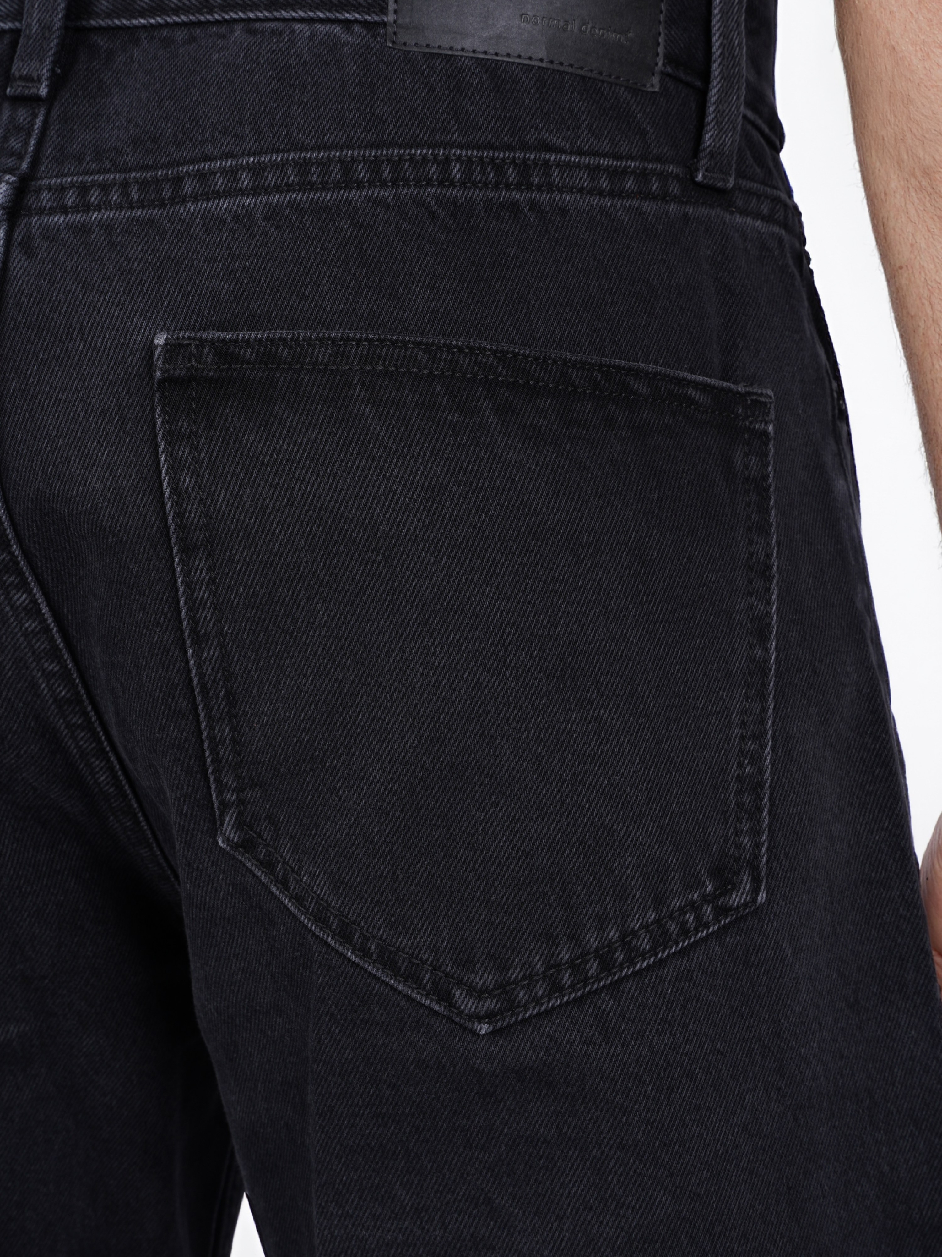Celio Men Black Solid Loose Fit Cotton Twill Denim Jeans