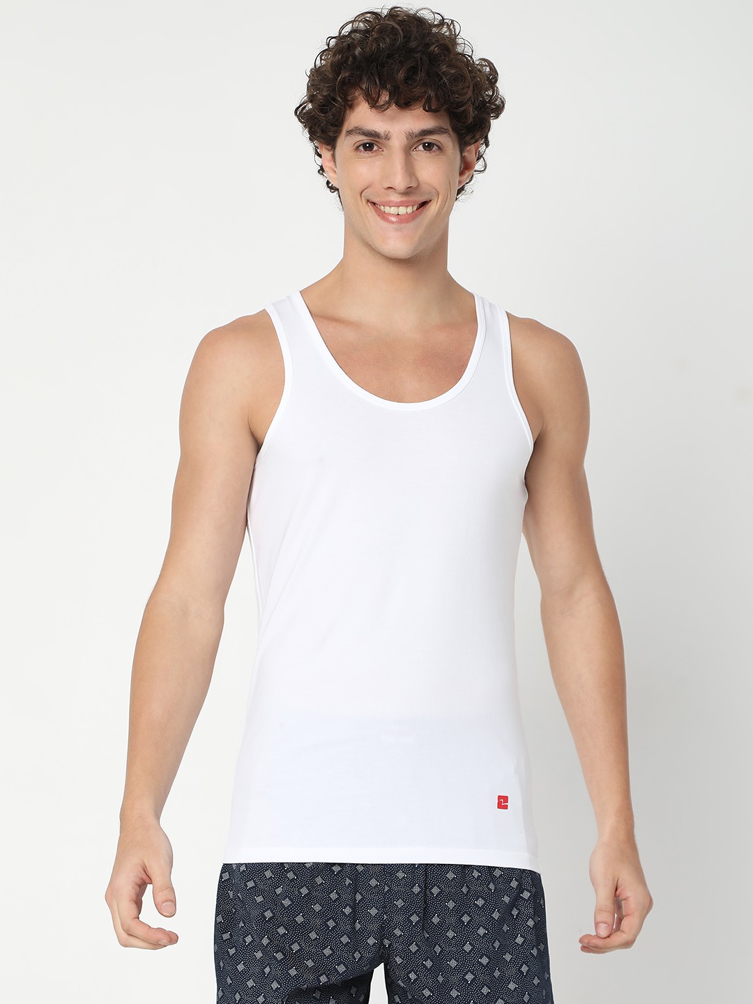 Underjeans by Spykar White Cotton Blend Regular Fit Vest