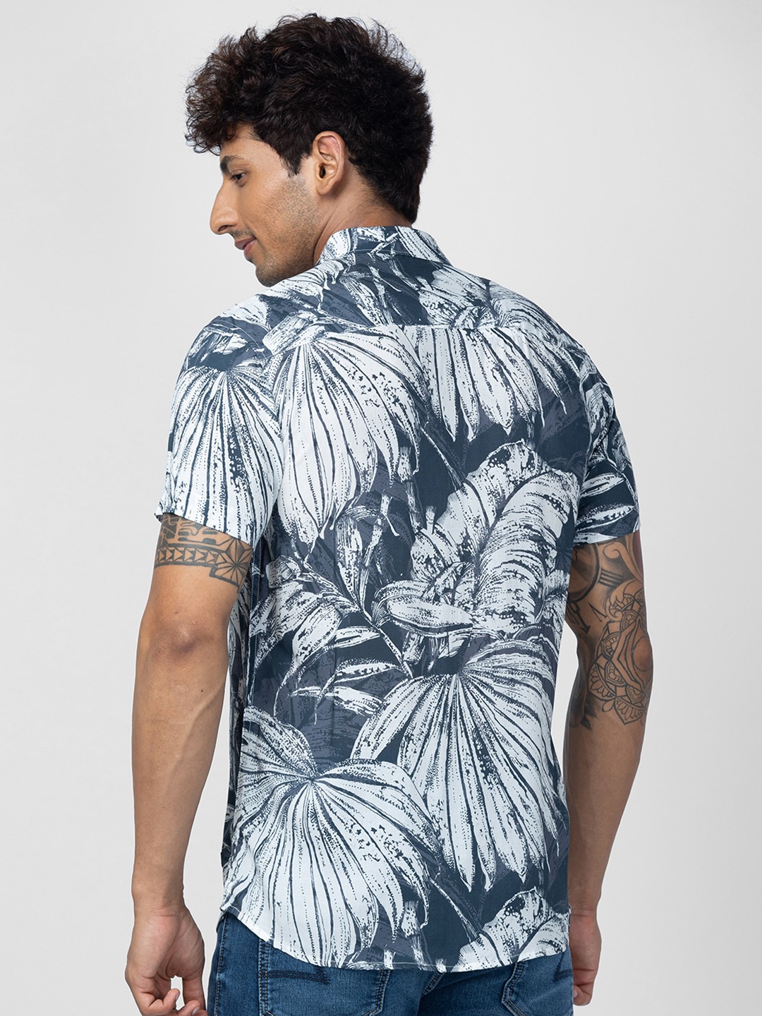 spykar | Spykar Men Dark Grey Cotton Slim Fit Floral Shirt 2