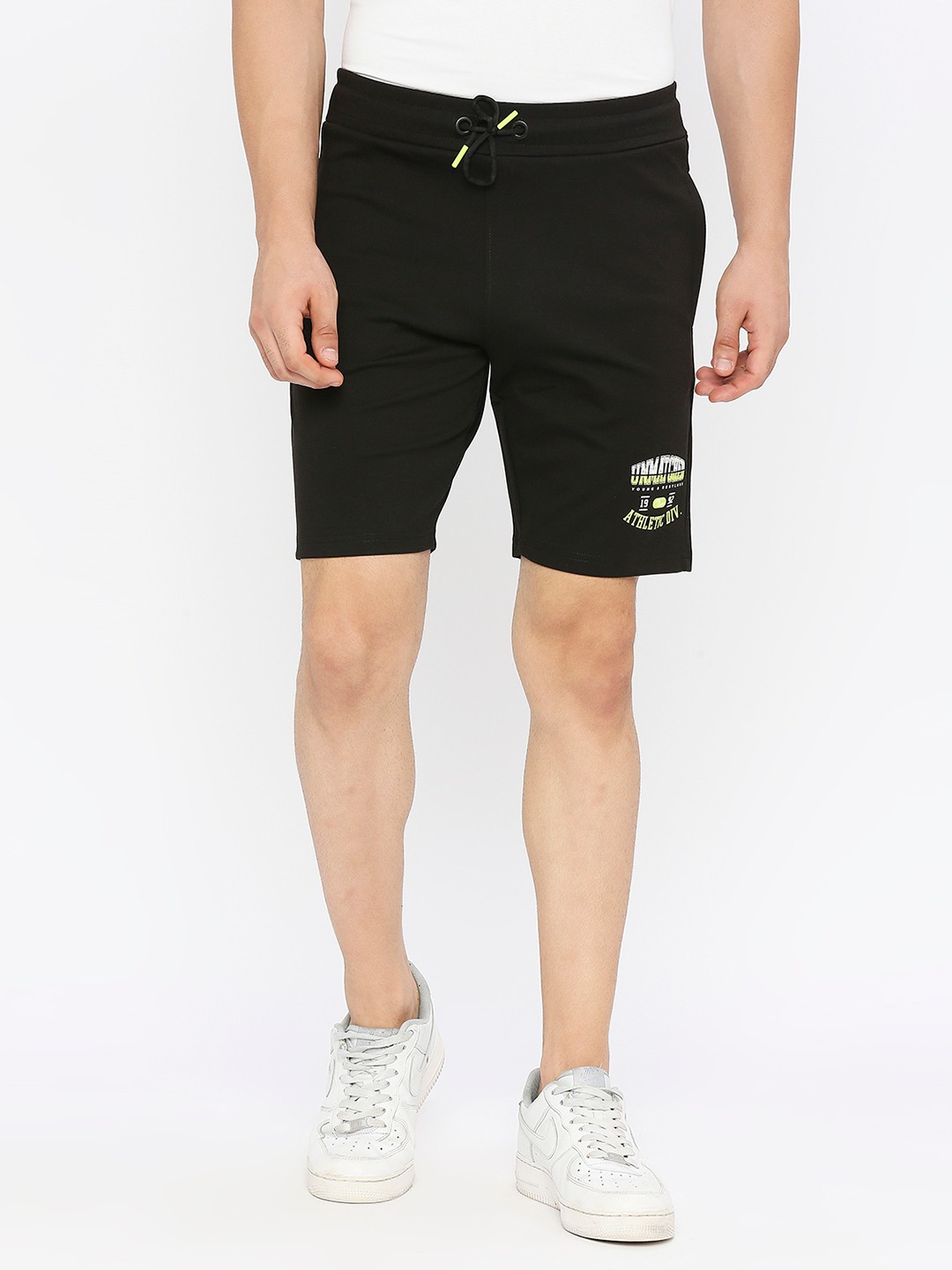 Spykar Men Black Blended Regular Fit Knee Length Plain Shorts