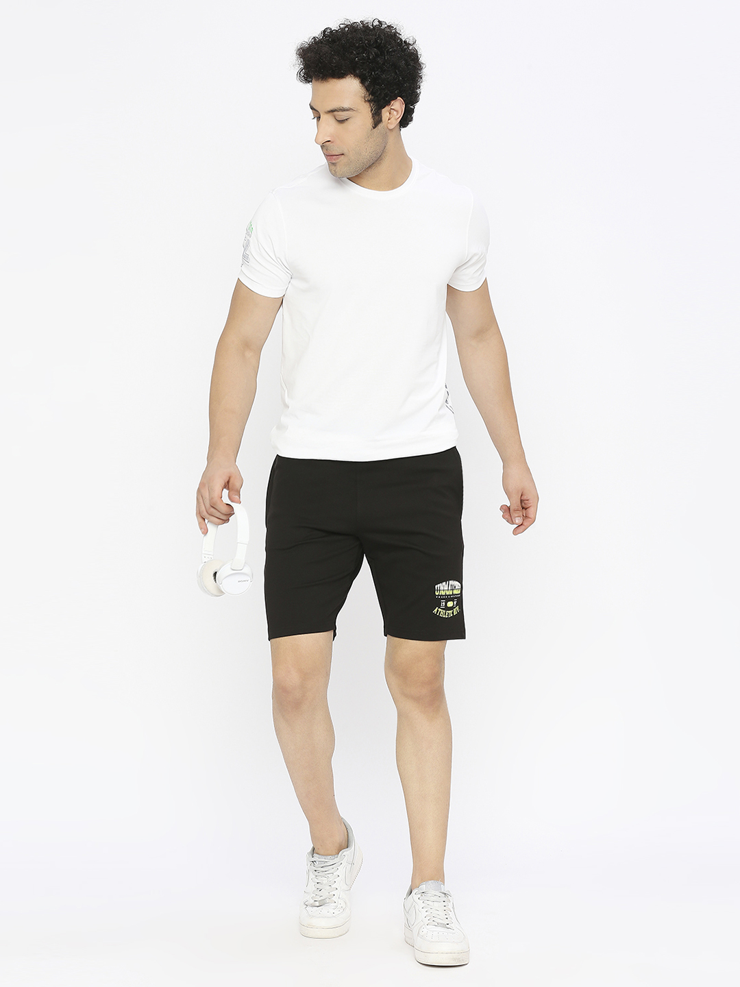 Spykar Men Black Blended Regular Fit Knee Length Plain Shorts