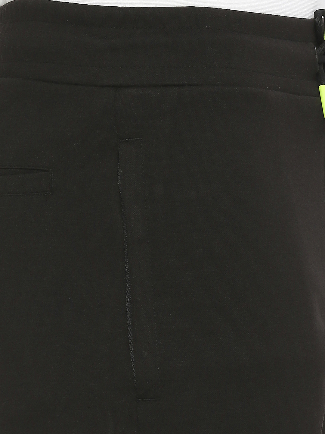Spykar Men Black Blended Regular Fit Knee Length Plain Shorts