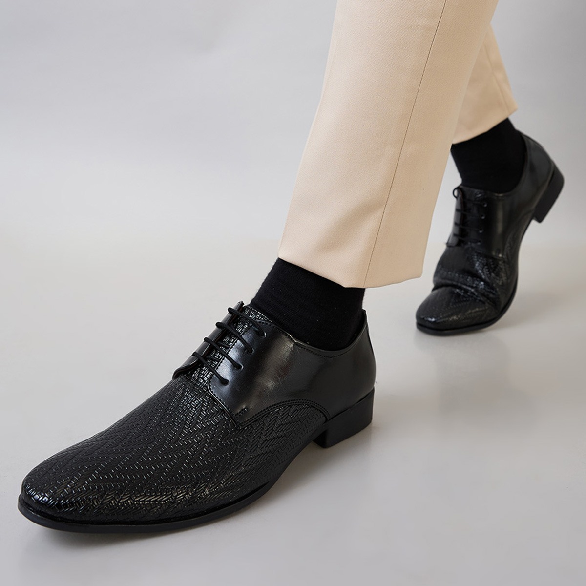 Regal Black Men Formal Textured Leather Lace Ups