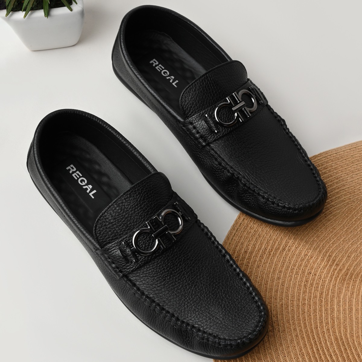 Regal Black Men Casual Leather Buckled Loafers