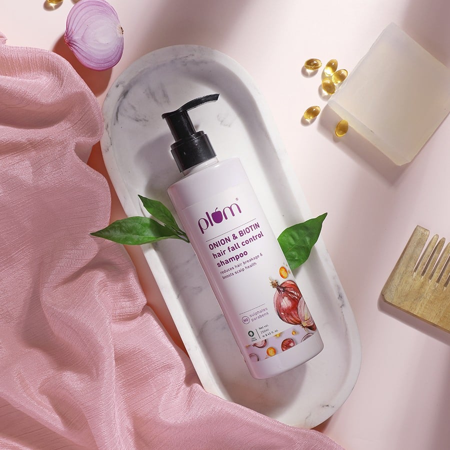 Plum Onion and Biotin Sulphate-free & Paraben-free Shampoo for Hairfall Control for All Hair Types | With Onion Extract, Biotin, D-Panthenol | Reduces Hair Breakage, Boosts Scalp Health