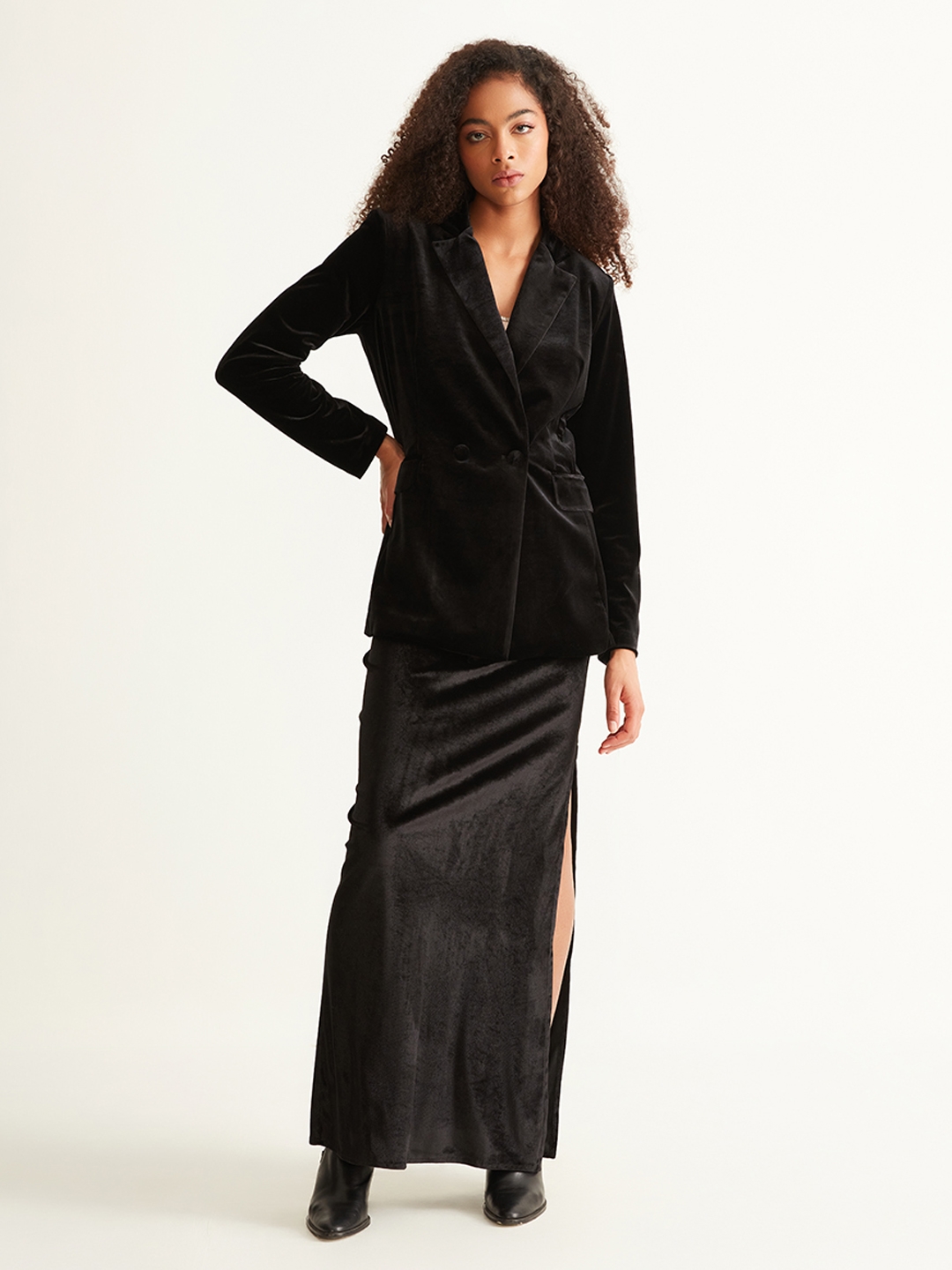 BACKORDER - Evelyn High Waist Velvet Skirt In Black | I.Silhouette