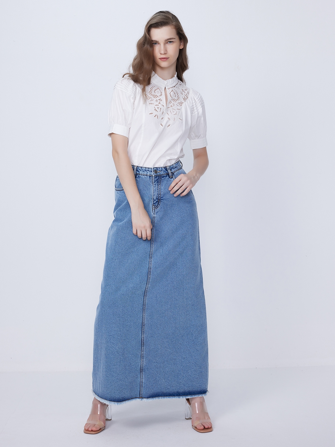 Women Plus Size Blue & White Floral Printed High-Rise Waist Thigh-High Slit  Flared A-Line Maxi Skirt - Berrylush