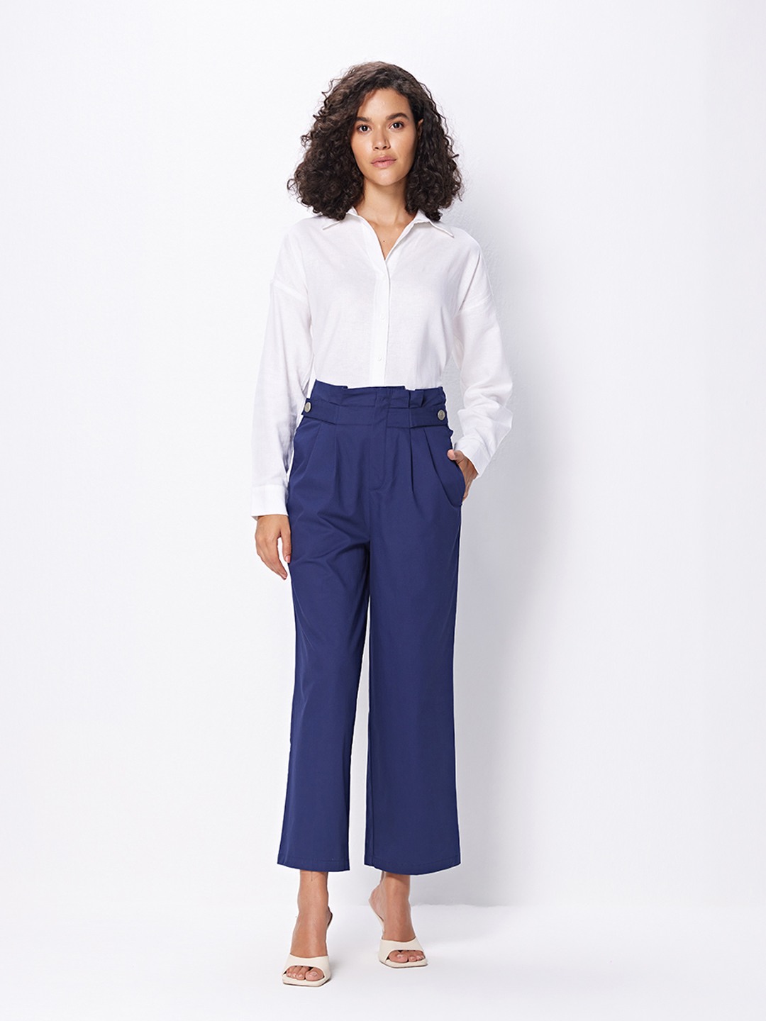 Buy Flying Machine Women Mid Rise Solid Pleated Trousers - NNNOW.com