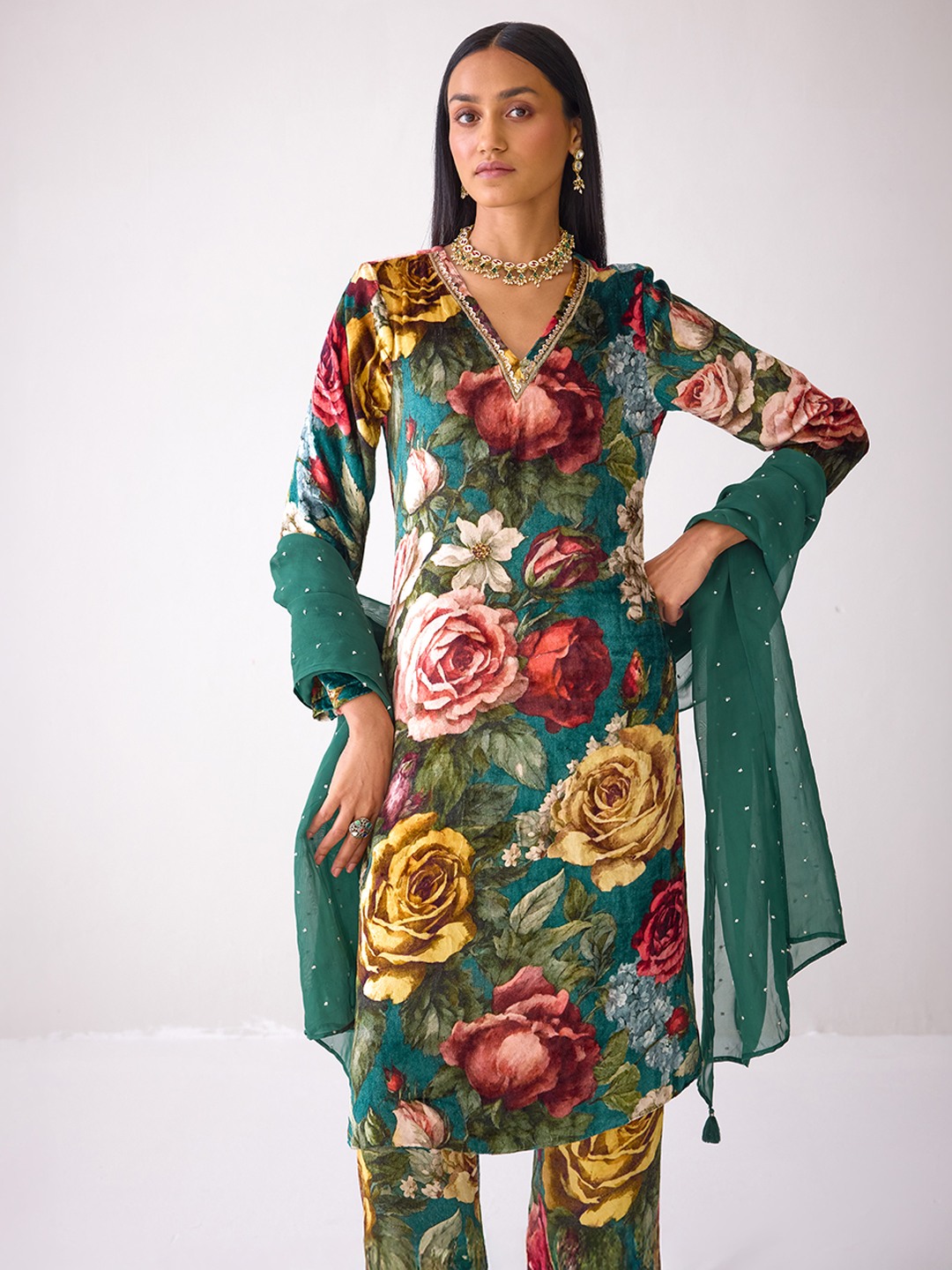 Masakkali Floral Printed Velvet Kurta