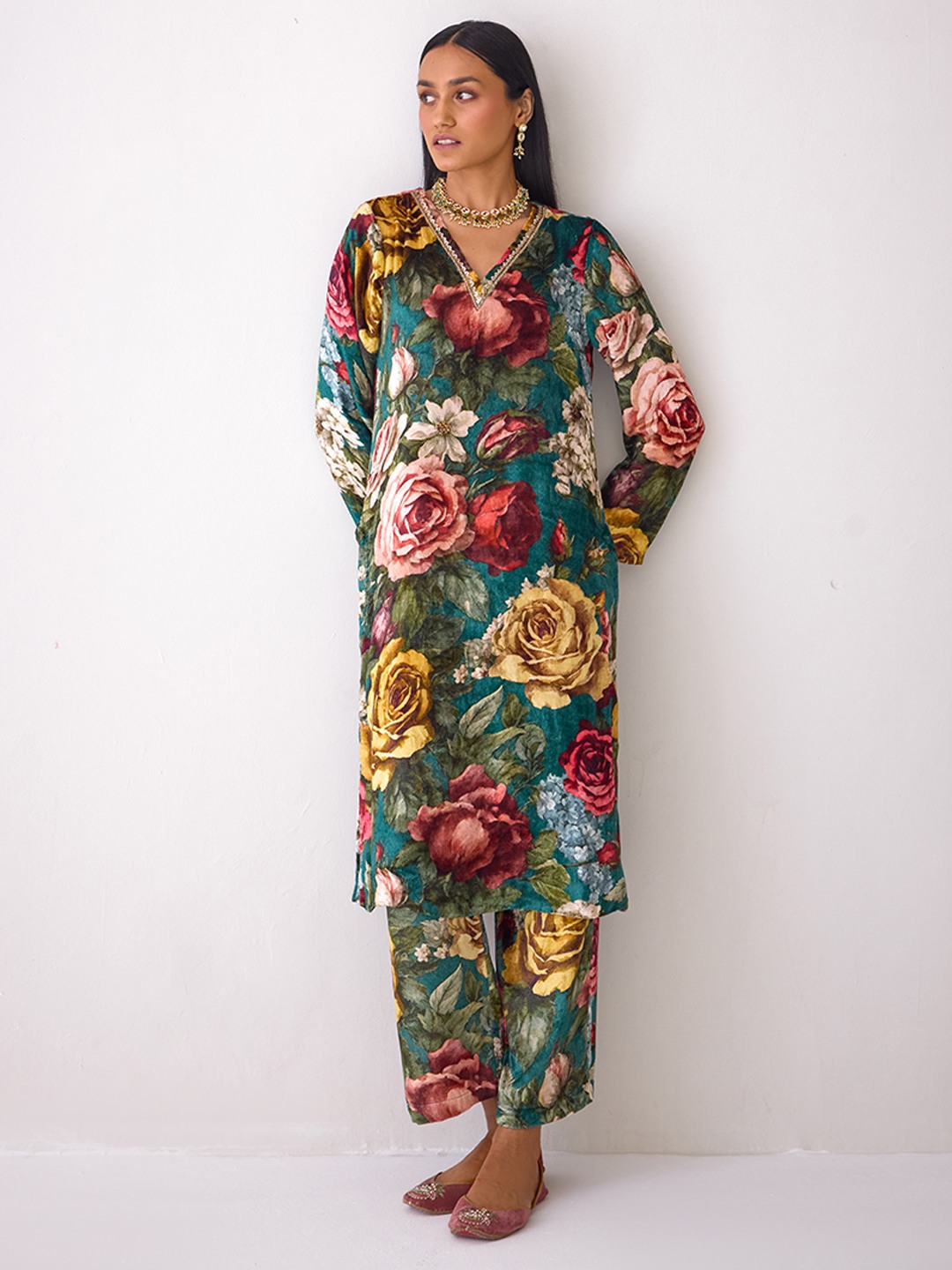Masakkali Floral Printed Velvet Kurta
