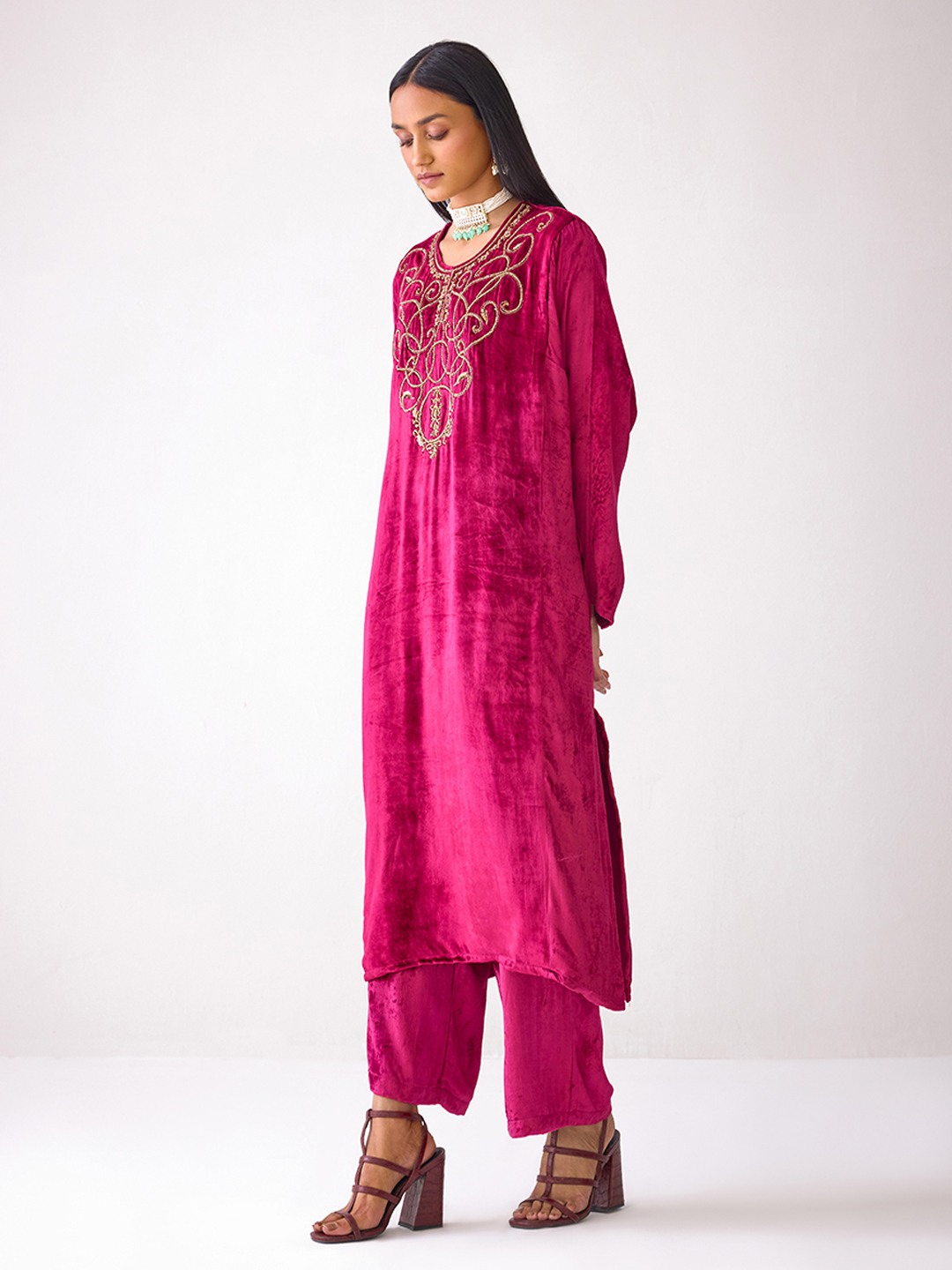 Masakkali Fuchsia Pink Velvet Kurta