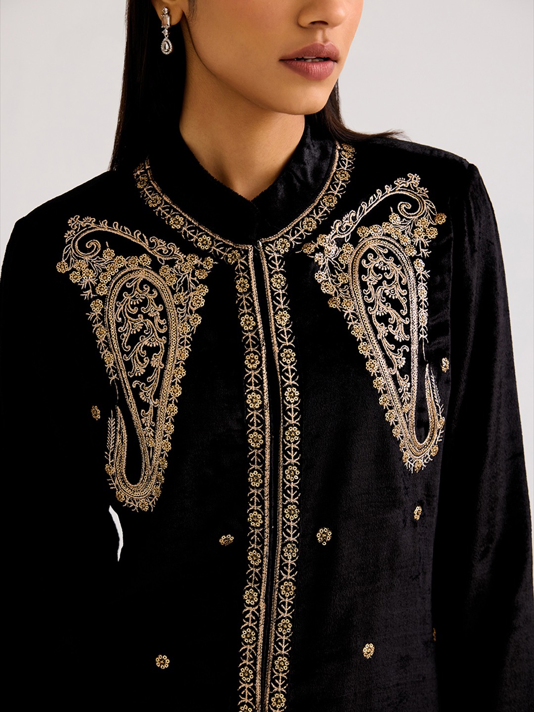 Black velvet Embroidered long jacket