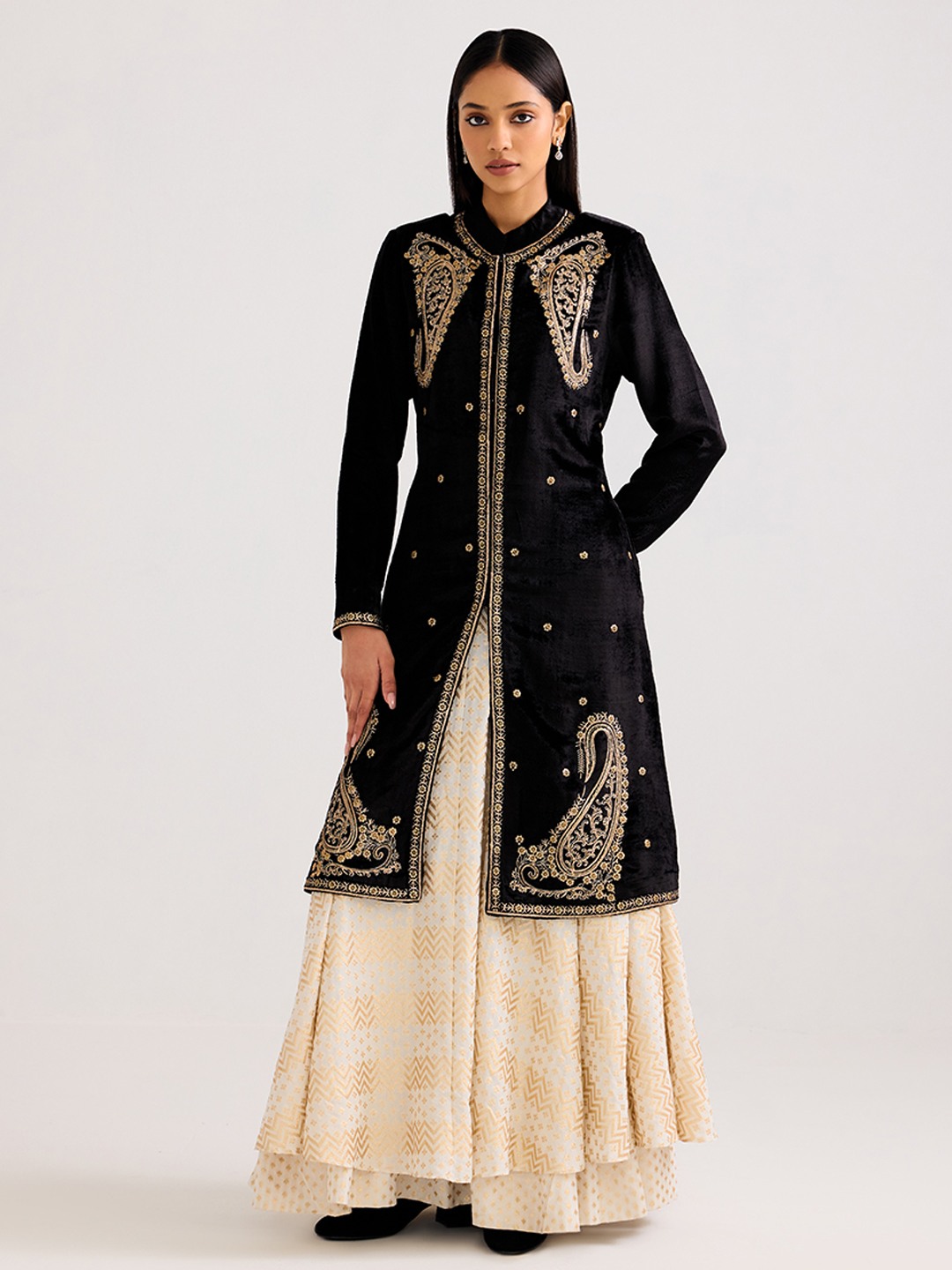 Black velvet Embroidered long jacket