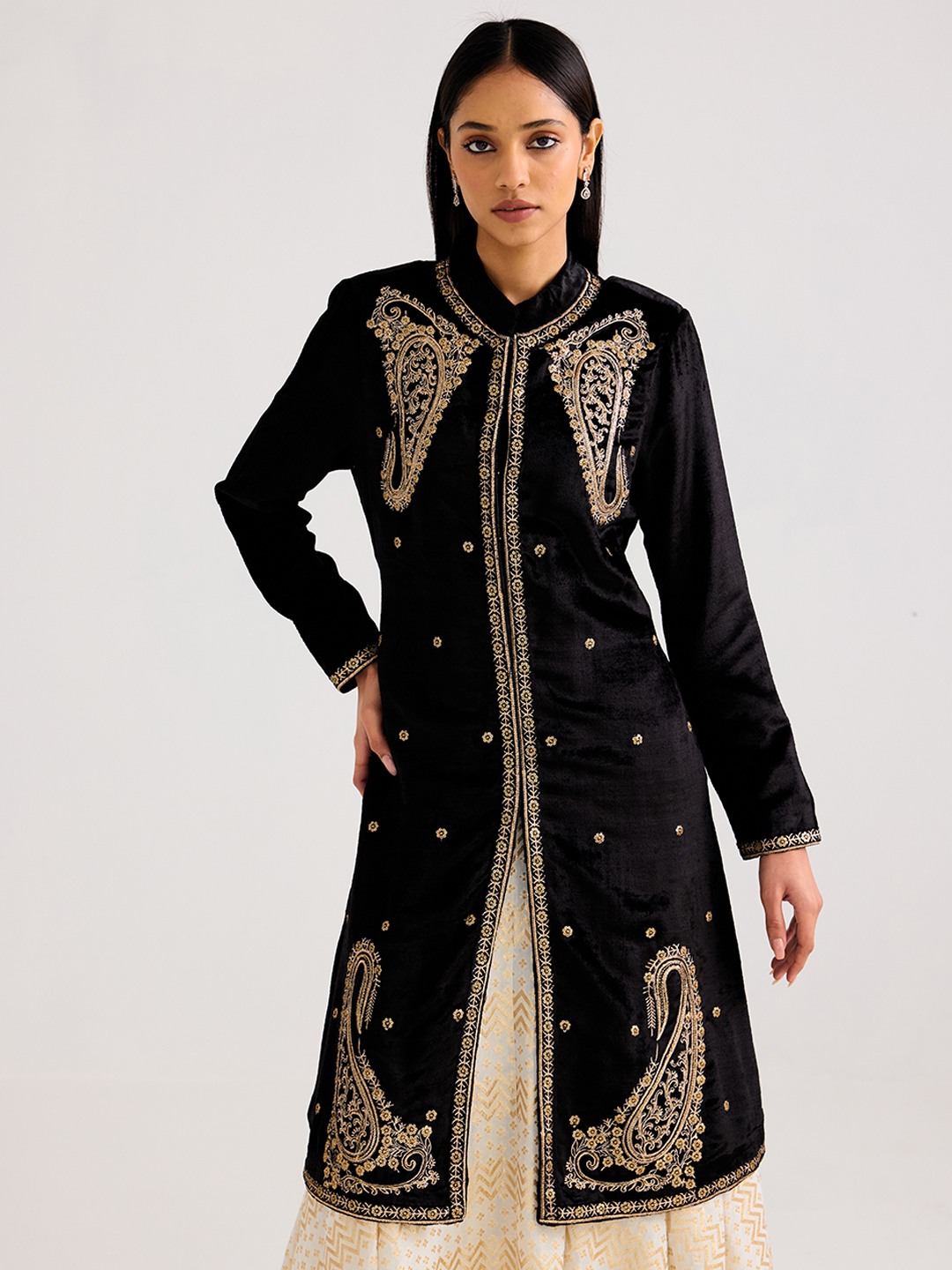 Black velvet Embroidered long jacket