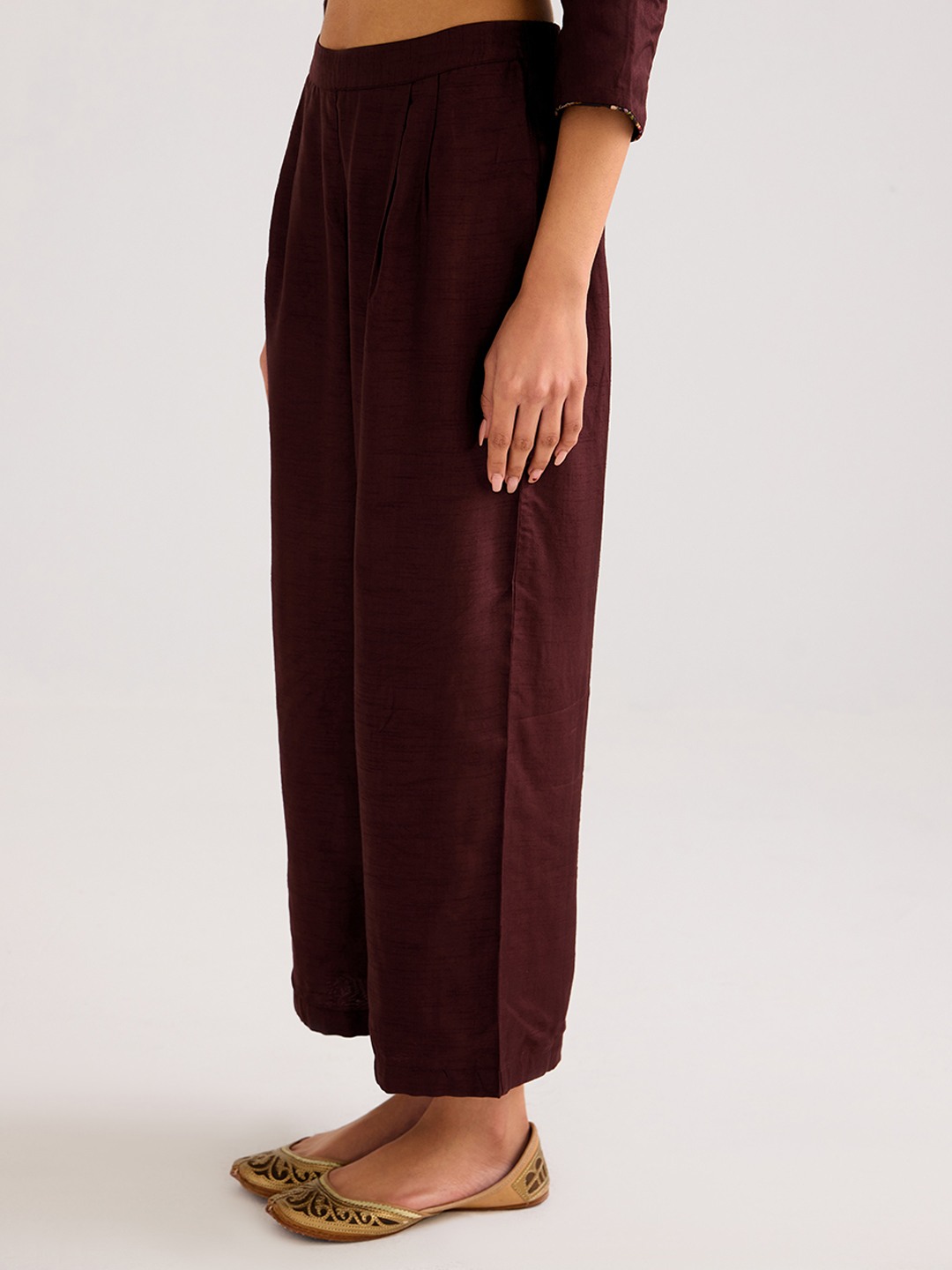 Brown Solid Straight Trouser
