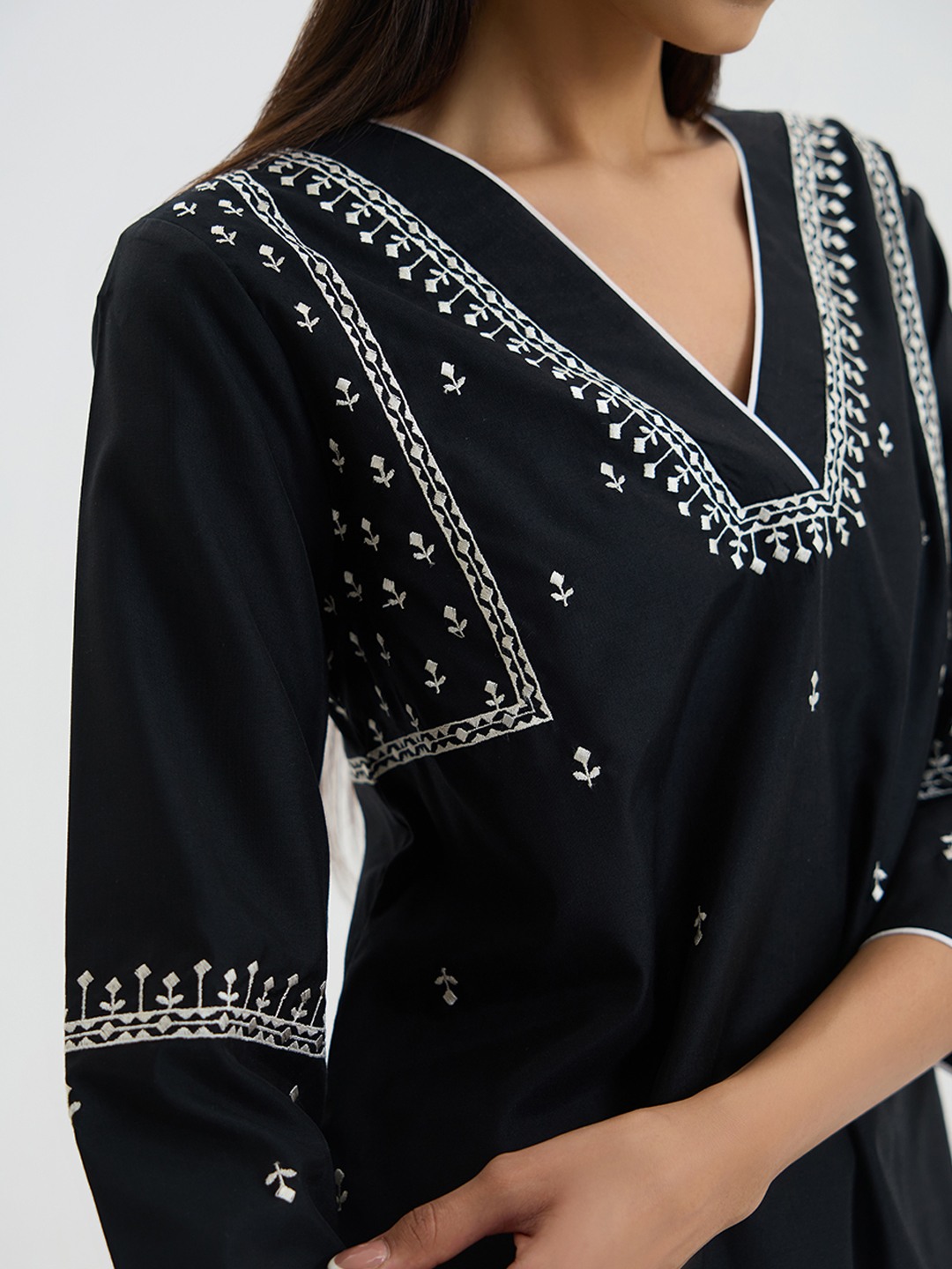 Black Embroidered Kurta
