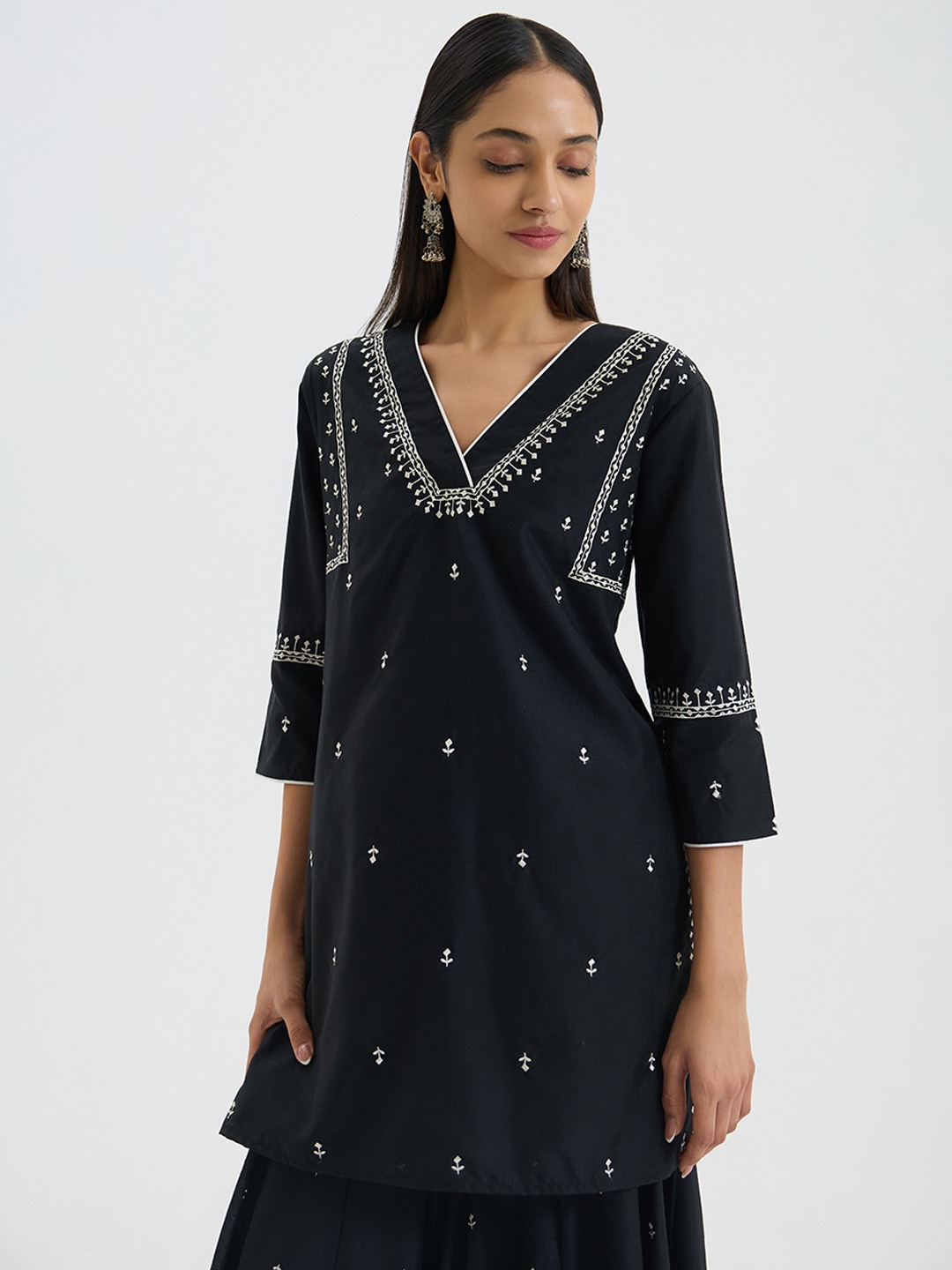 Black Embroidered Kurta