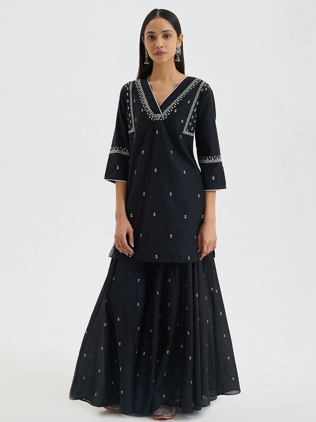 Black Embroidered Kurta