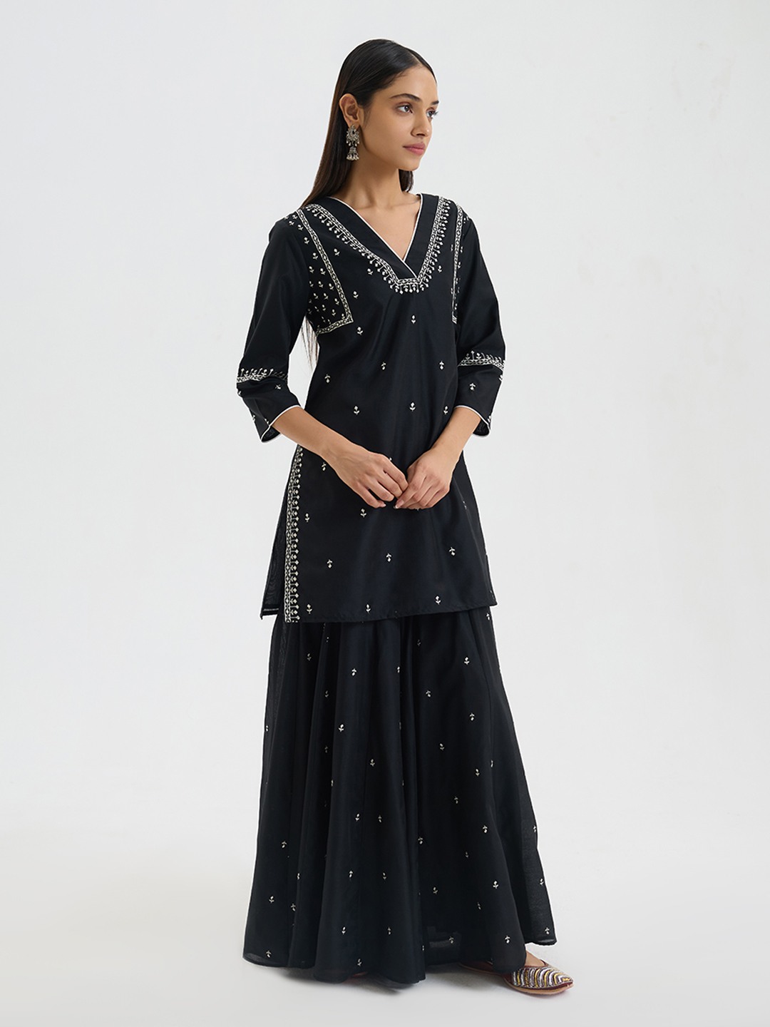 Black Embroidered Kurta
