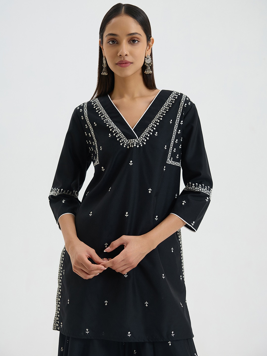 Black Embroidered Kurta