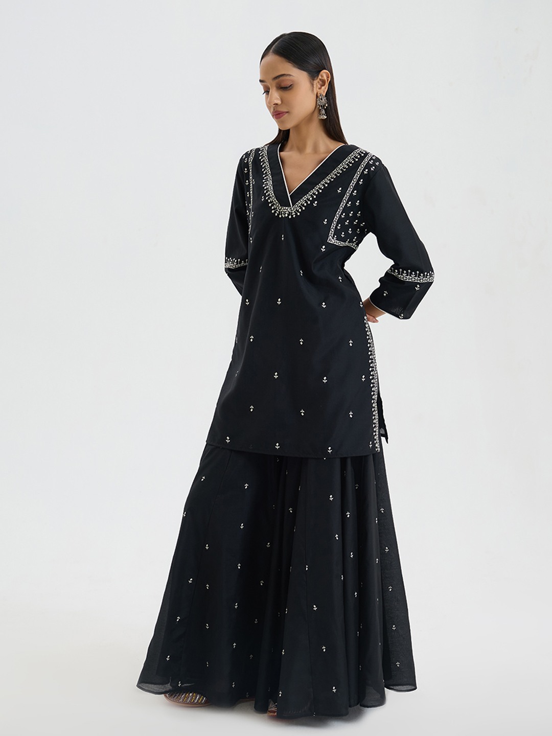 Black Embroidered Kurta