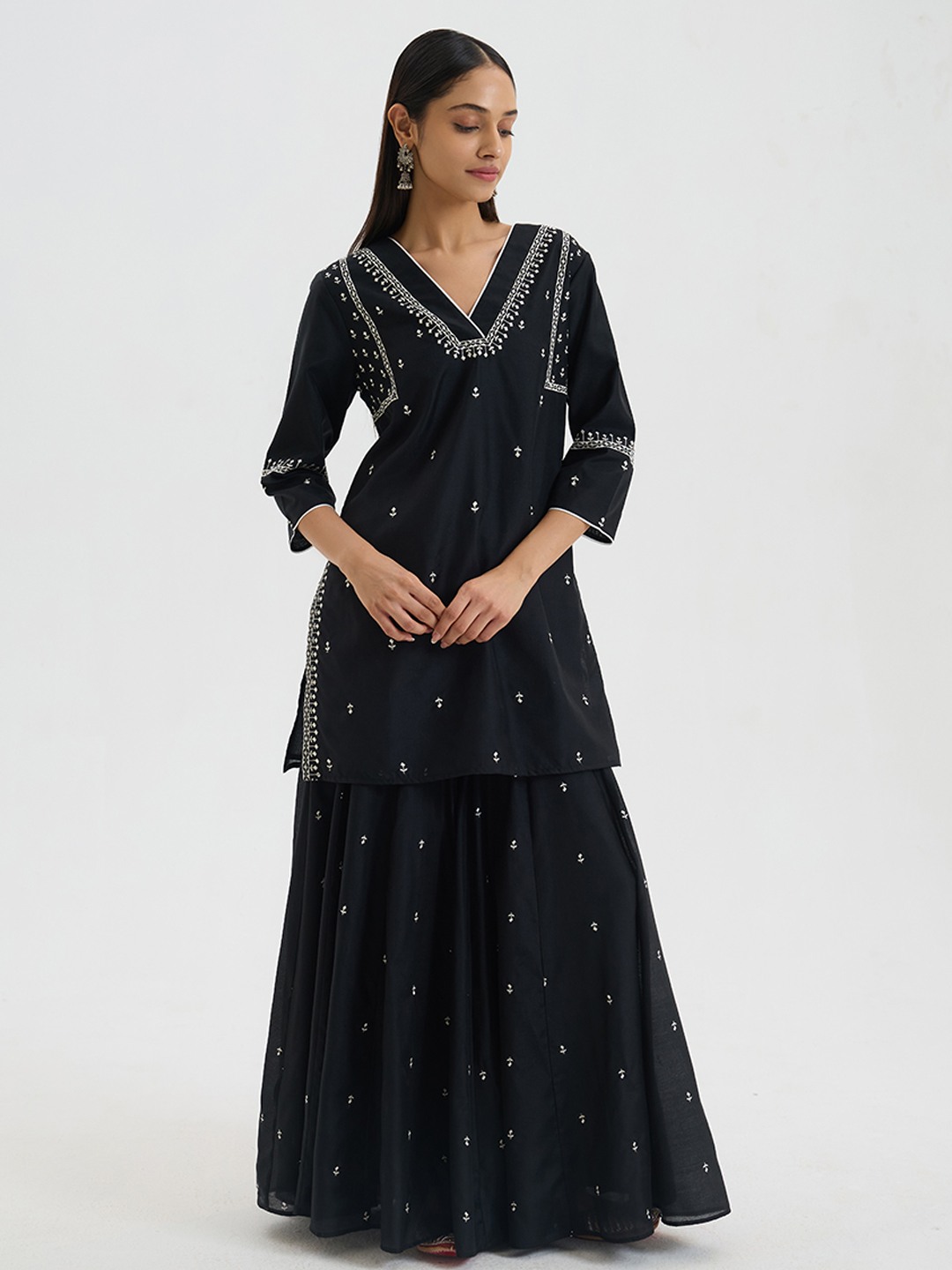 Black Embroidered Kurta