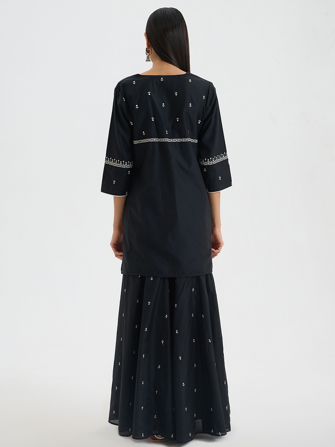 Black Embroidered Kurta