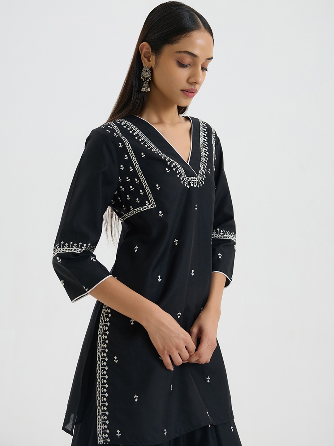 Black Embroidered Kurta