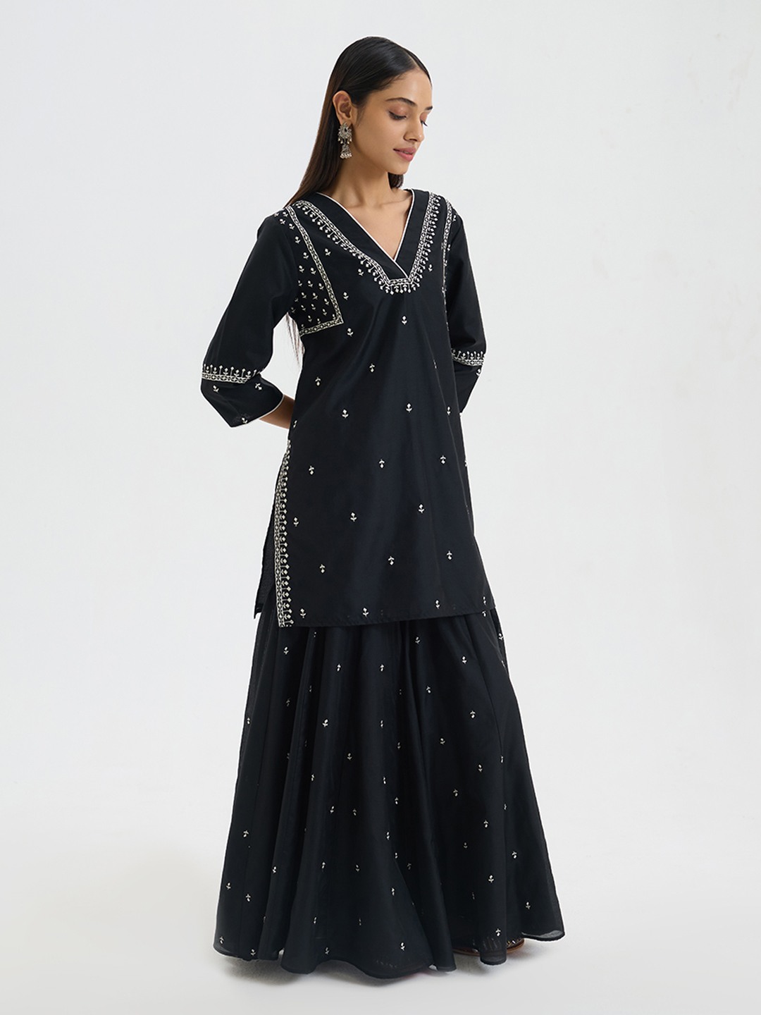 Black Embroidered Kurta