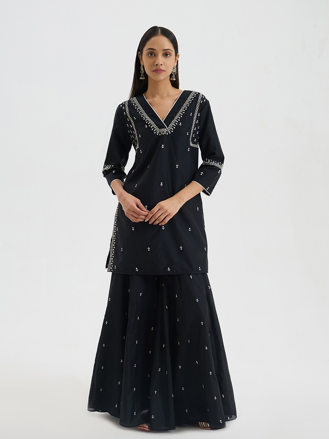 Black Embroidered Kurta